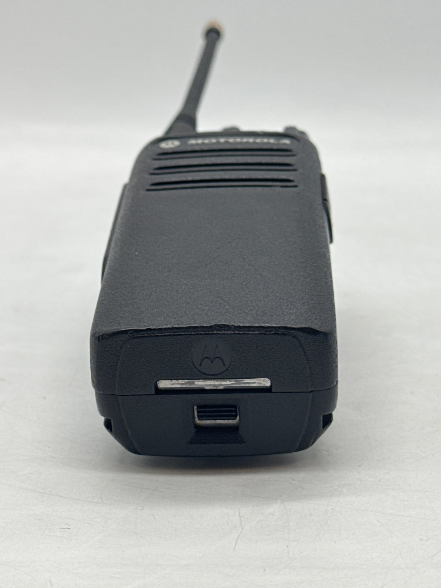 Motorola CP100D AAH87YDC9JA2AN Portable Two Way Radio with Battery