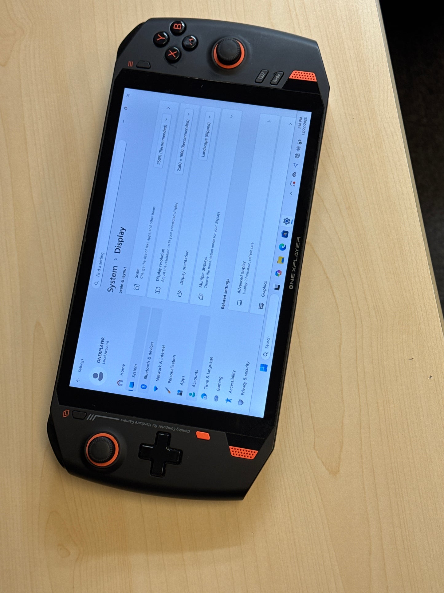 ONEXPLAYER 1S 8.4" Core i7-1195G7 2.90GHz 1TB SSD 16GB RAM Handheld Gaming PC