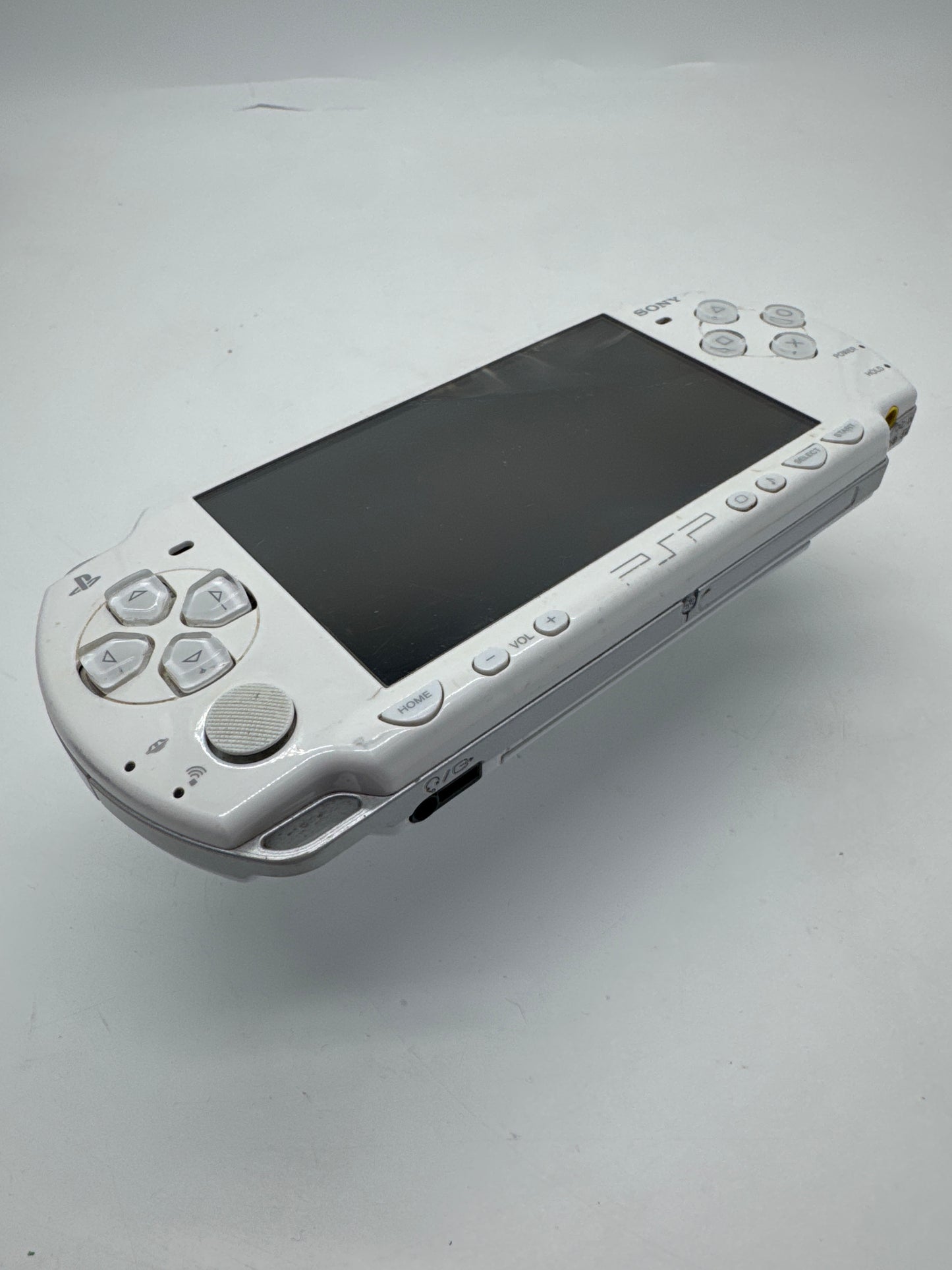 Sony PSP-2000 White Console #223 No Battery or Lid No Charger Bad Screen AS IS