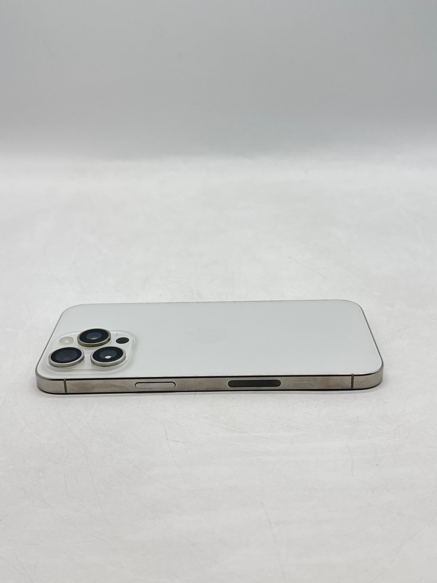 AT&T Apple iPhone 15 Pro Max 6.7" A2849 1TB White Titanium 87% Battery Health