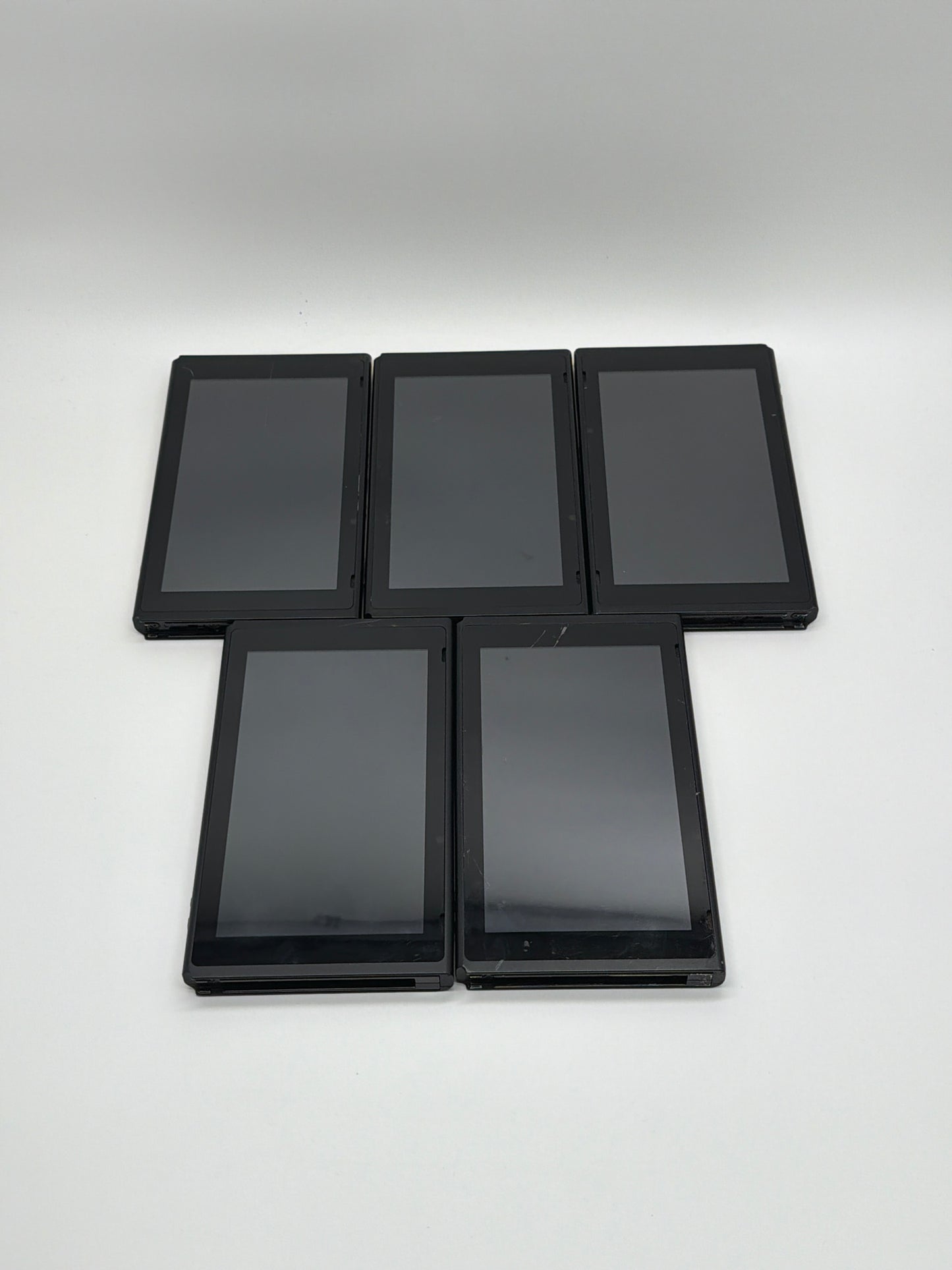 Nintendo Switch 5x Tablet Lot - 4 HAC-001(-01), 1 V1 - Powers On - 4 Left Joycons