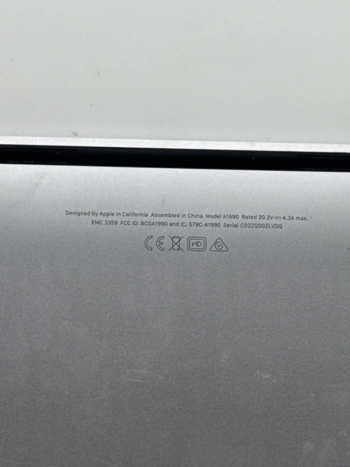 2018 Apple MacBook Pro 15.4" A1990 Core i9 32GB RAM 1TB SSD - Bad Display Read!