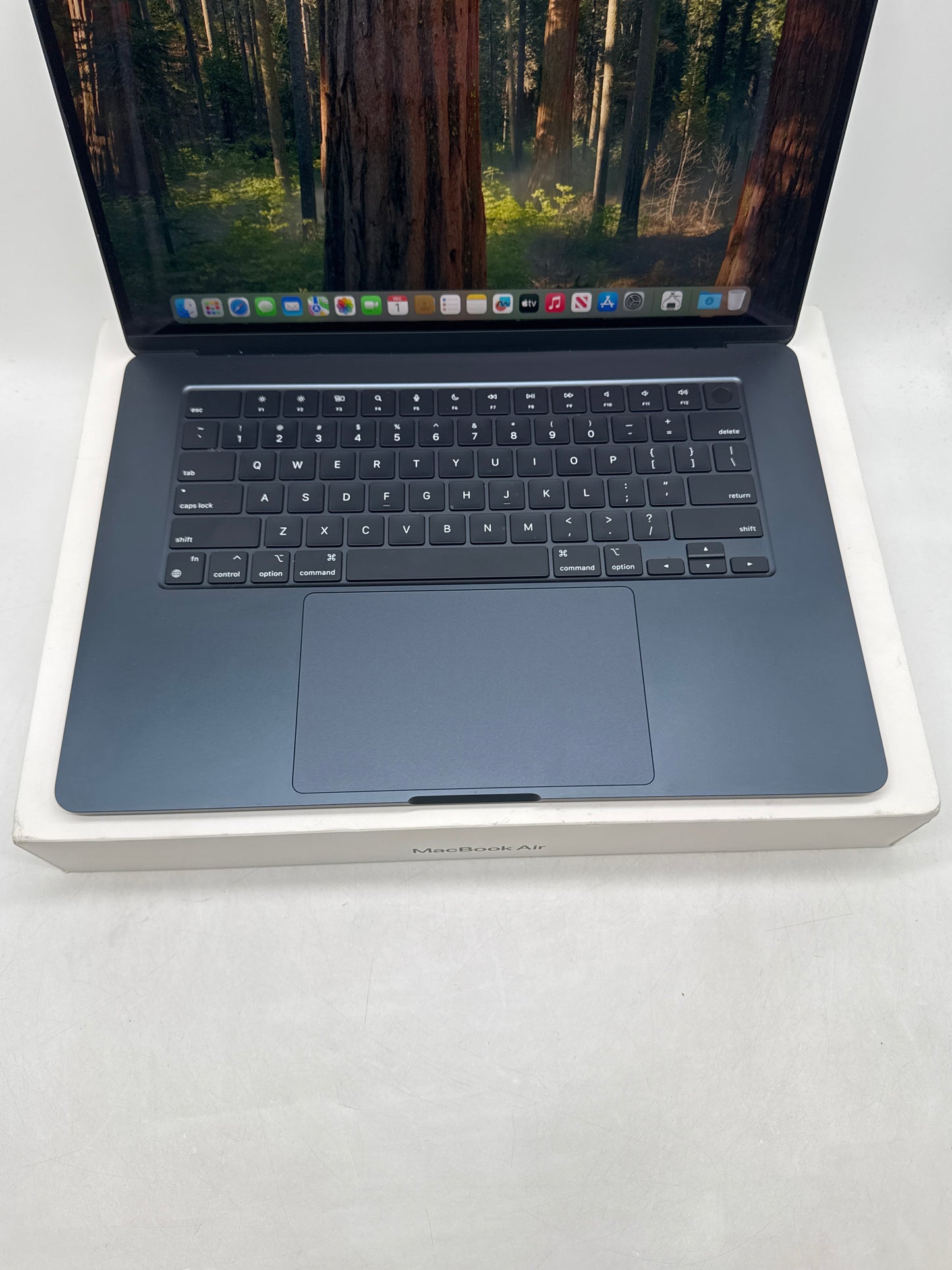 2024 Apple MacBook Air 15.3" A3114 M3 8C-CPU 10C-GPU 8GB RAM 256 SSD Midnight