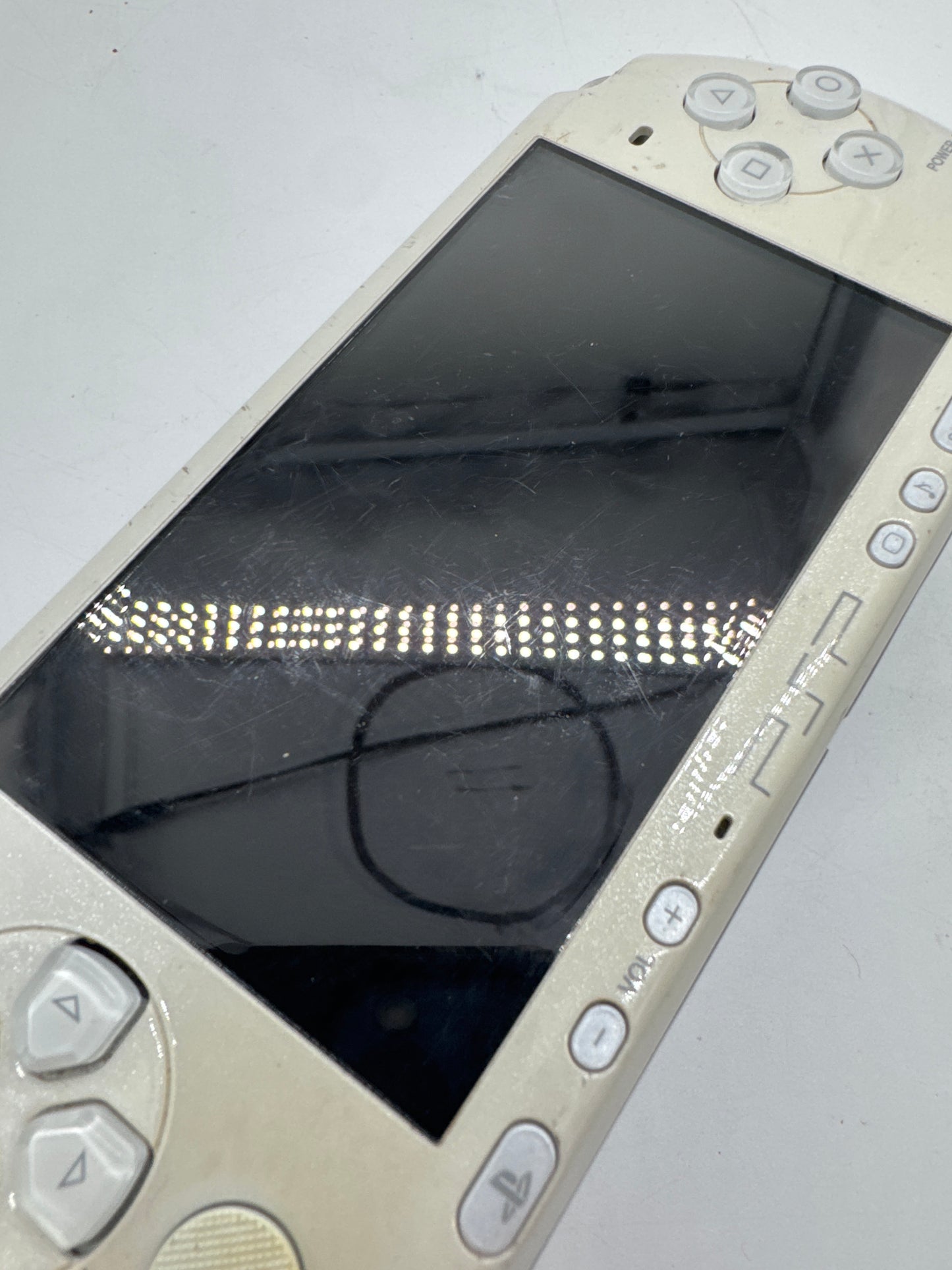 Sony PSP-3000 White Console #239 No Battery or Back Lid No Charger AS IS