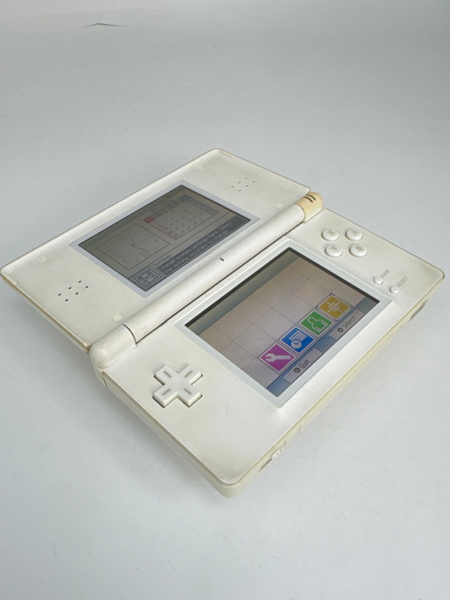 Nintendo DS Lite USG-001 Polar White Console w/ Stylus #36