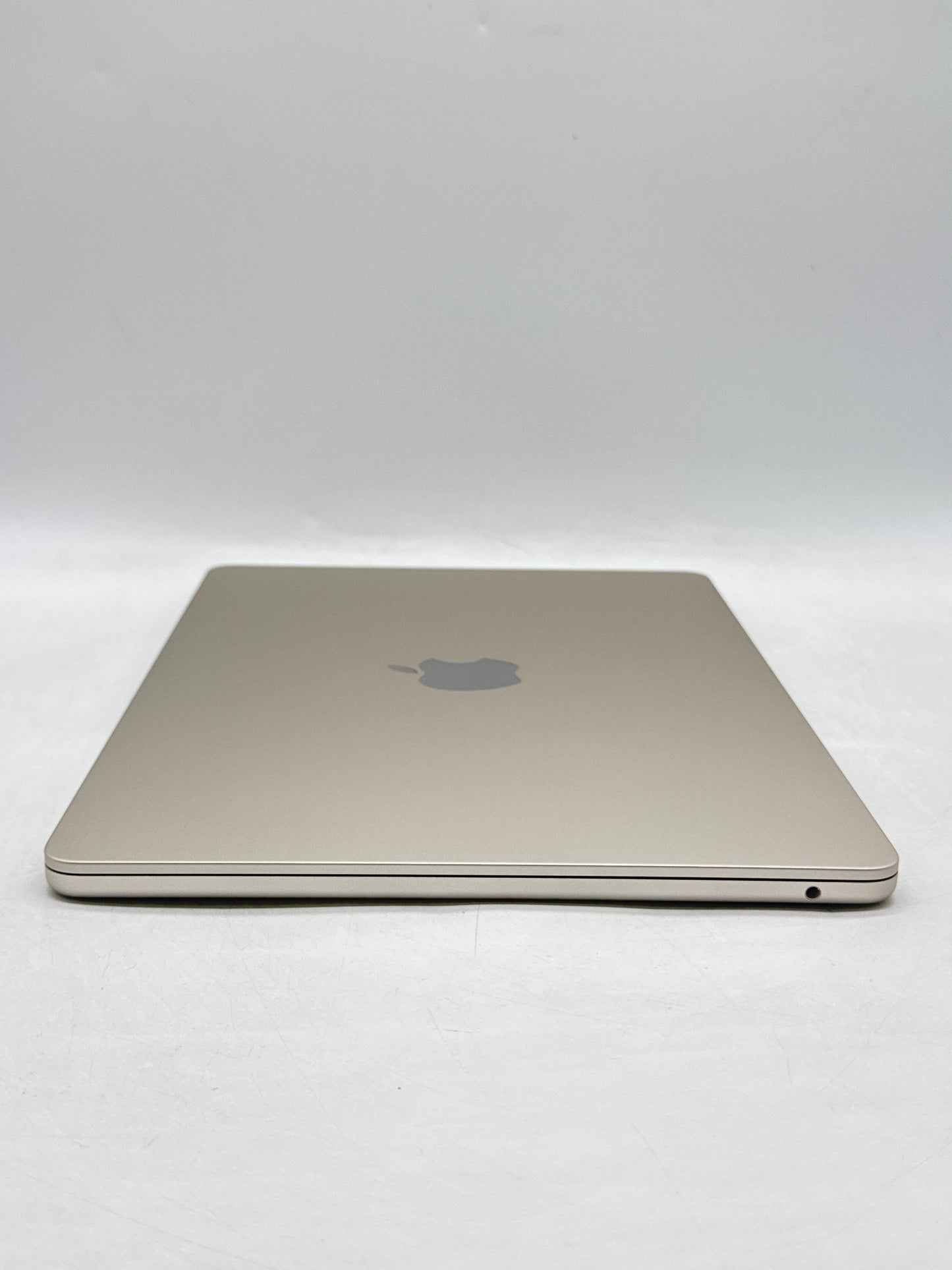 2022 Apple MacBook Air 13.6" A2681 M2 8C-CPU 8C-GPU 8GB RAM 256GB SSD Starlight