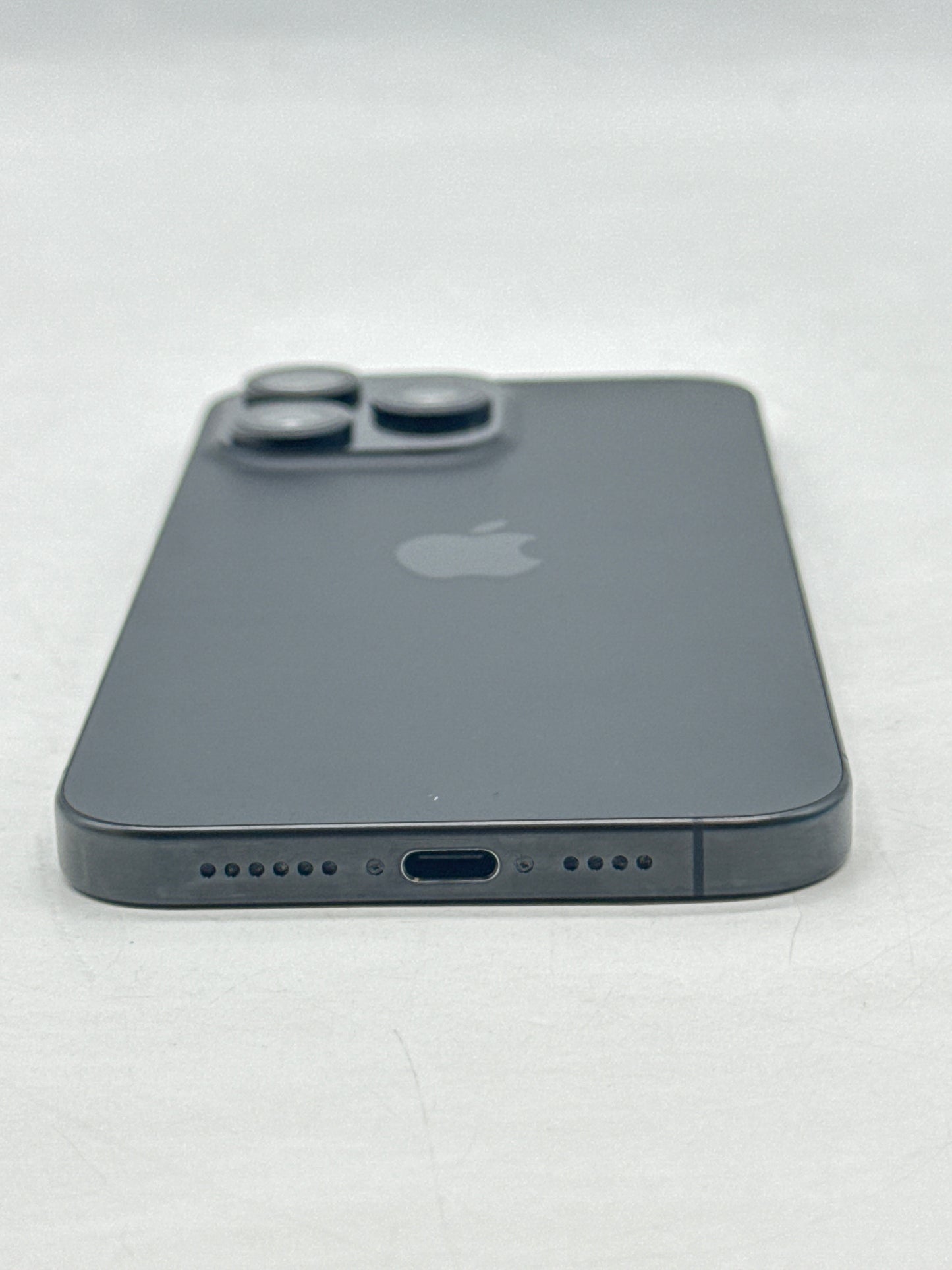 AT&T Apple iPhone 15 Pro Max A2849 256GB Black Titanium 89% Battery Health