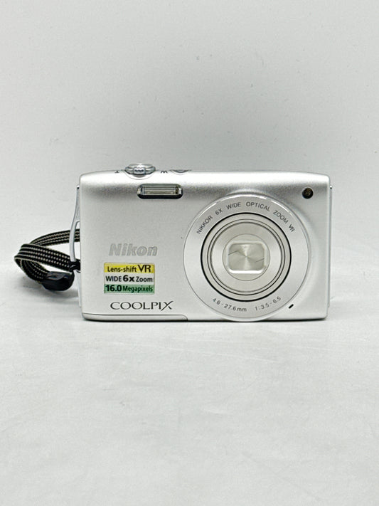Nikon S3300 Digital Camera 16MP Silver Used Condition with Charger and Bag - Untested