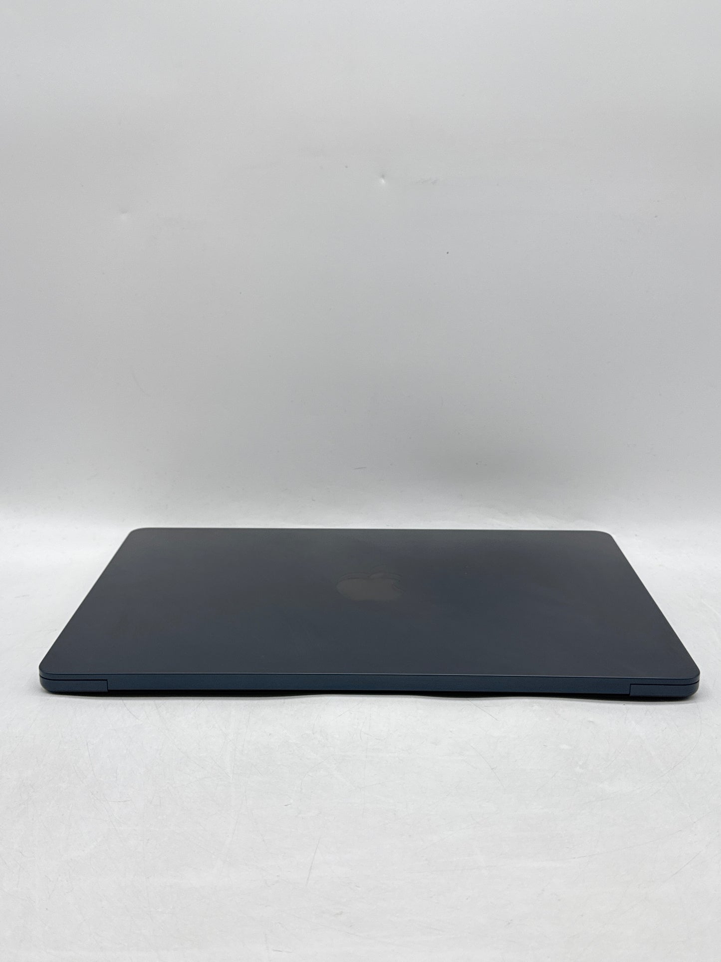 2022 Apple MacBook Air 13.6" A2681 M2 8C-CPU 8C-GPU 8GB RAM 256GB SSD 8 Cycle