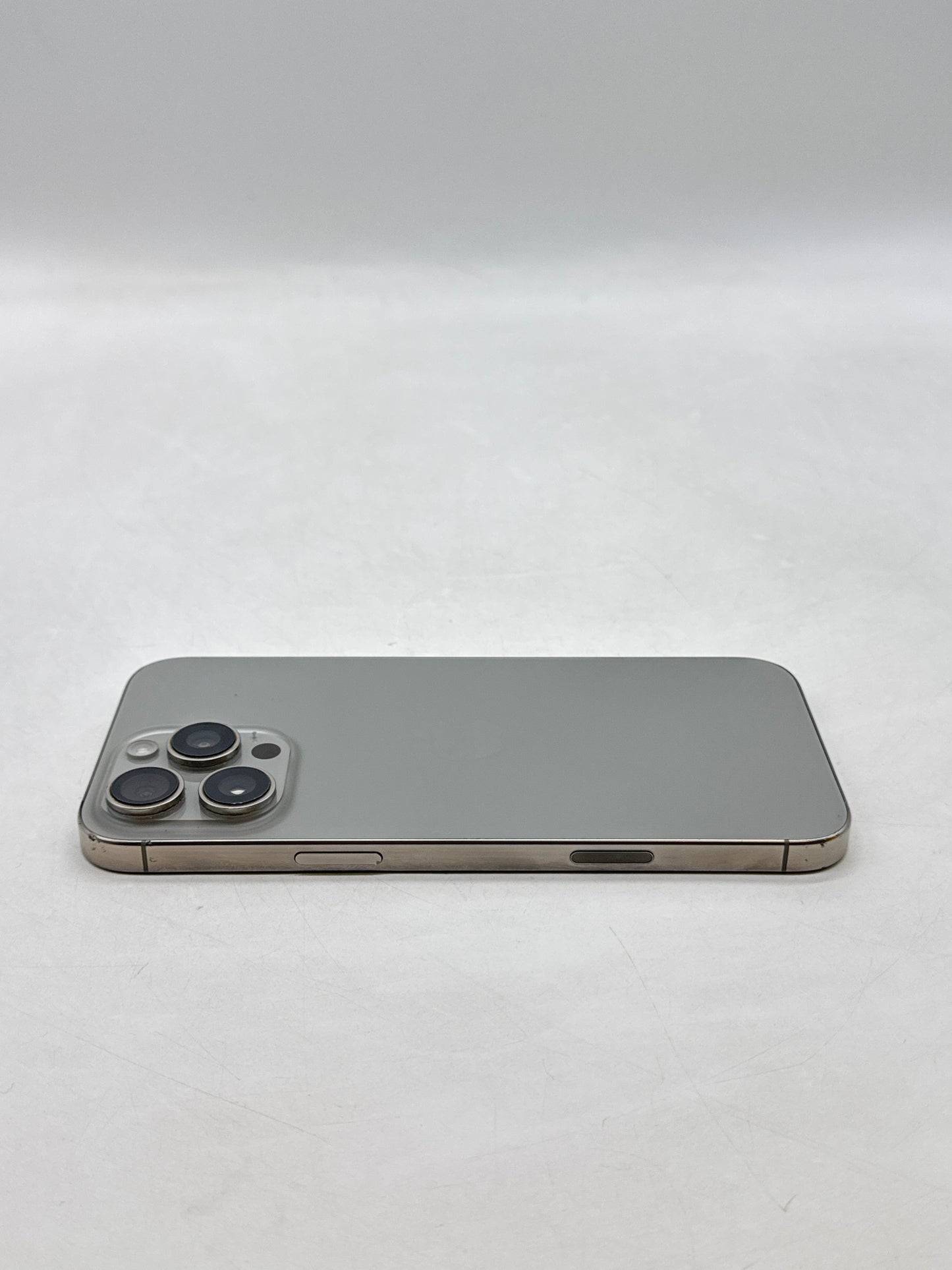 Unlocked Apple iPhone 16 Pro Max A3084 256GB Natural Titanium - Cracked Read!