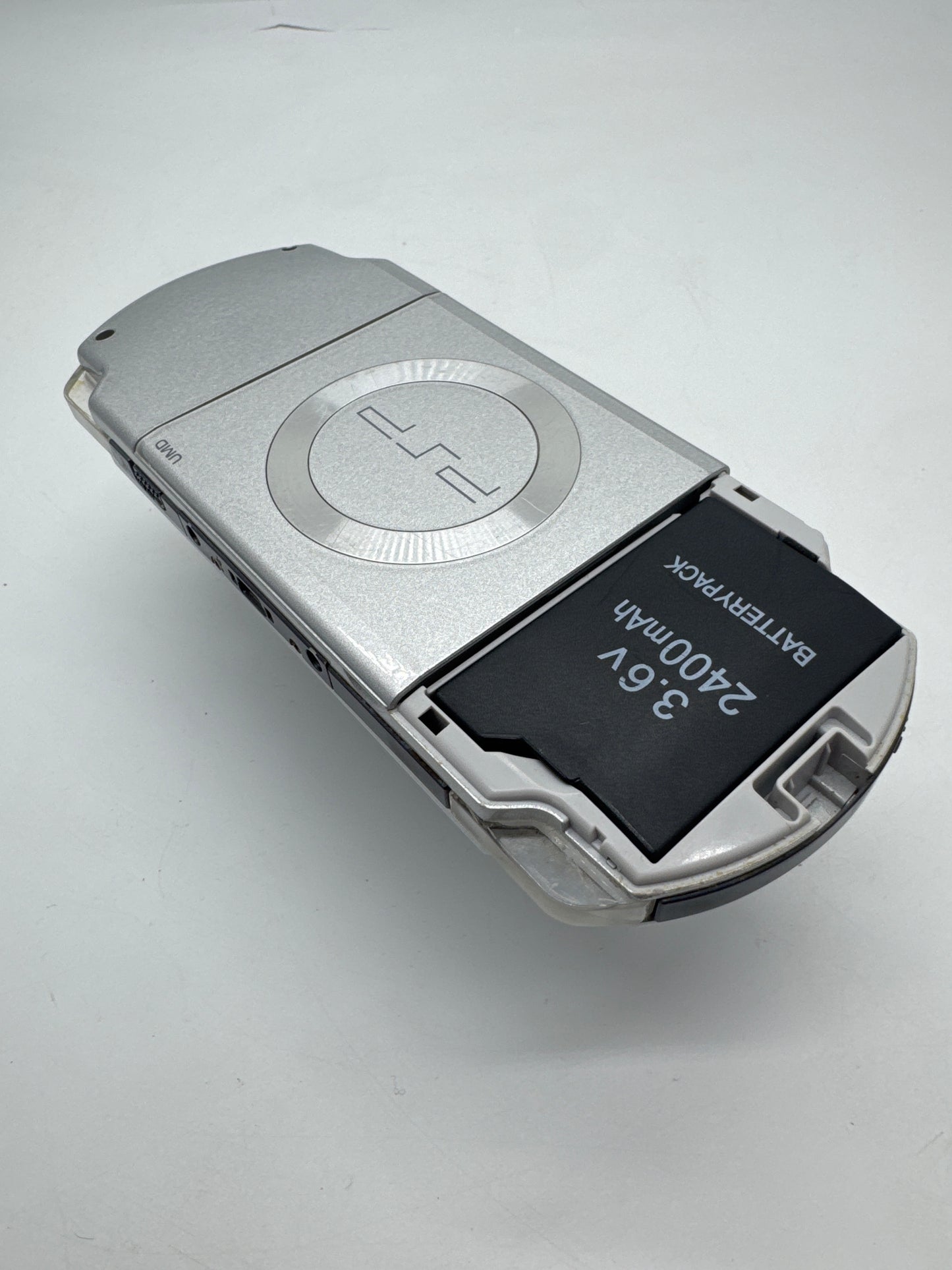 Sony PSP-2000 Silver Console #88  No Back Lid BAD UMD DRIVE READ AS IS