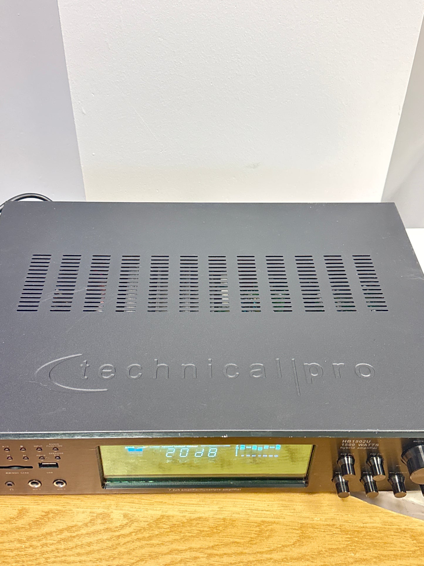 Technical Pro HB1502U hybrid amplifier 1500 watts