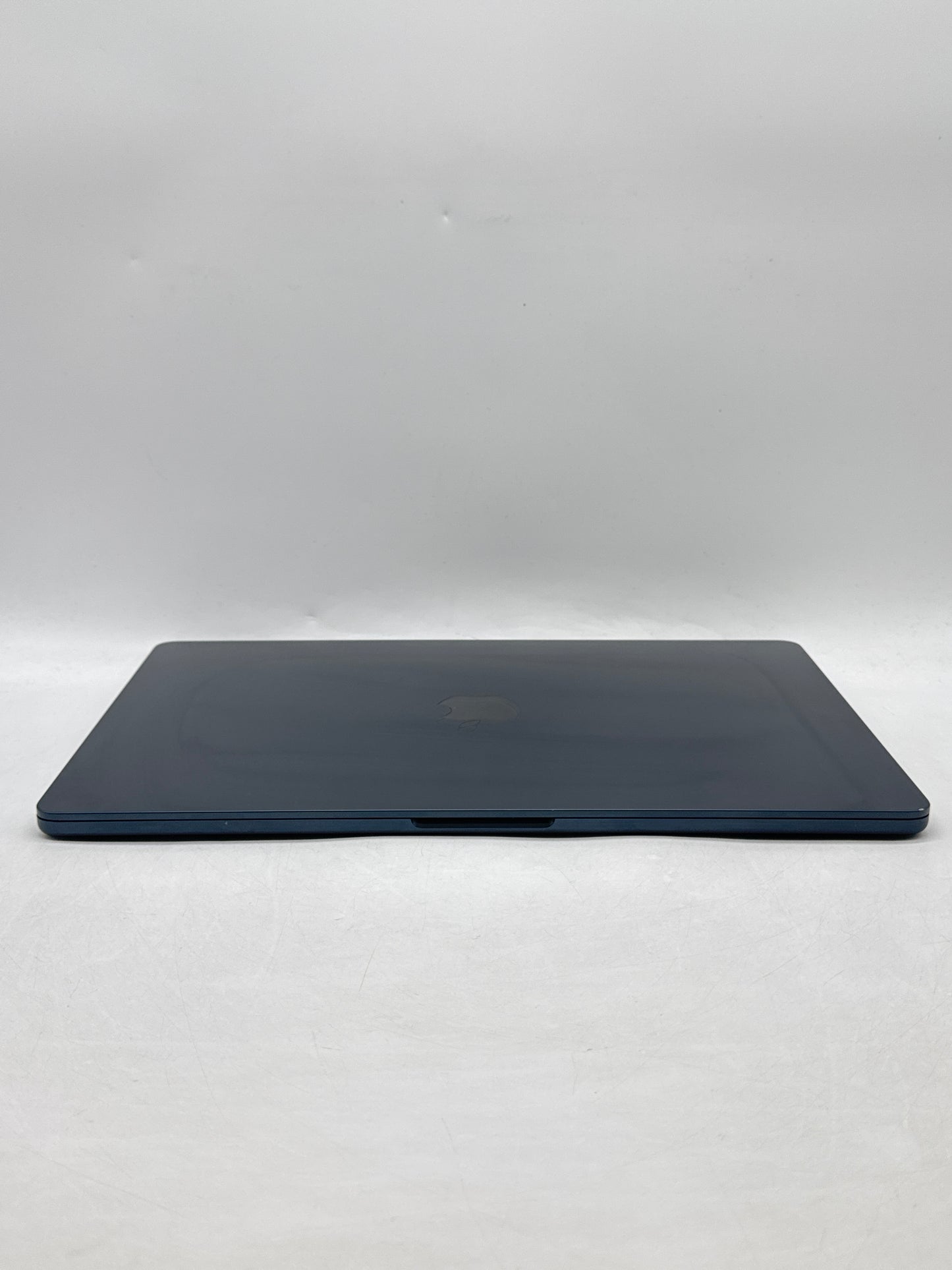 2024 Apple MacBook Air 15.3" A3114 M3 8C-CPU 10C-GPU 512GB SSD 8GB RAM