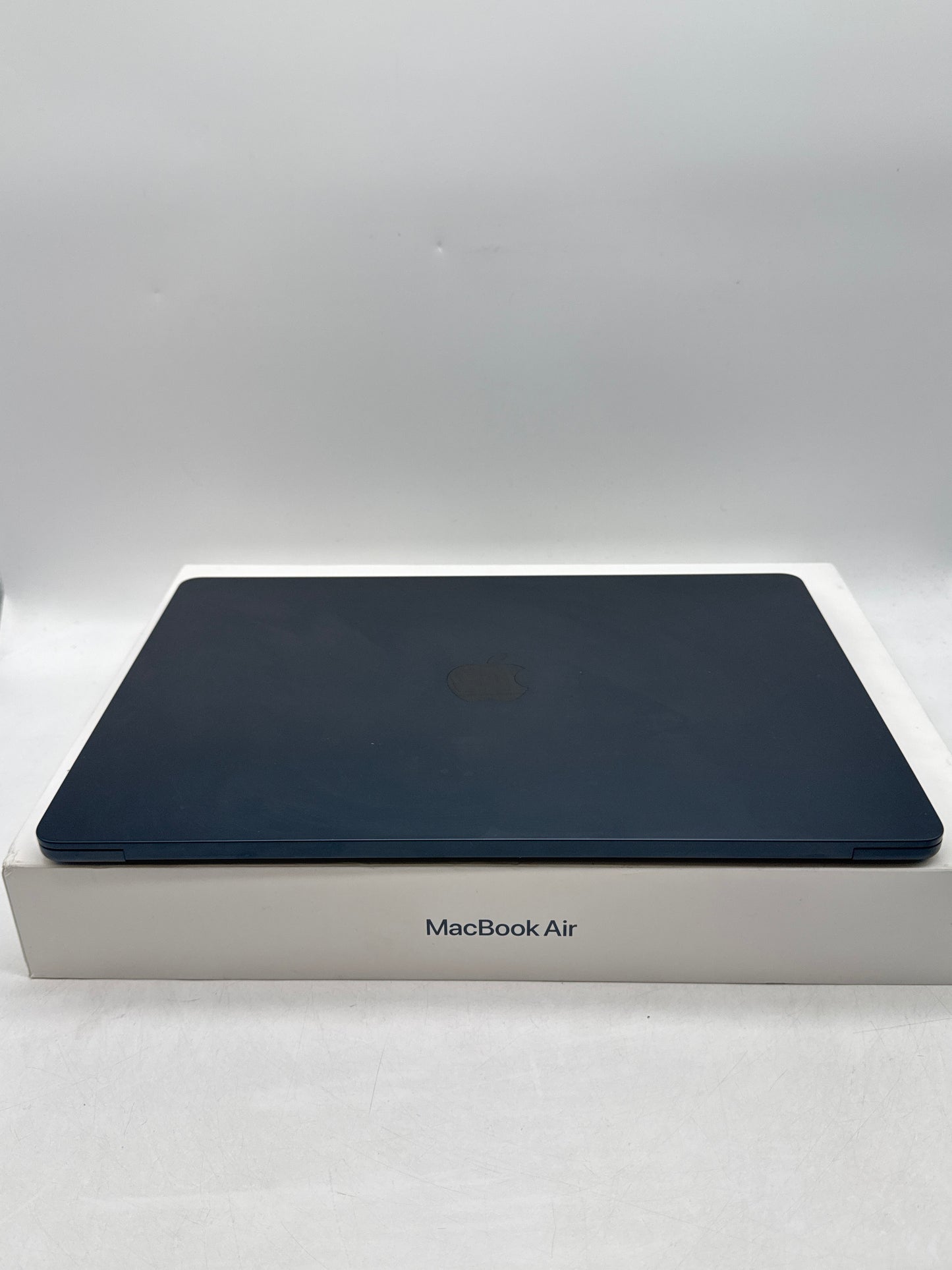 2024 Apple MacBook Air 15.3" A3114 M3 8C-CPU 10C-GPU 8GB RAM 256 SSD Midnight
