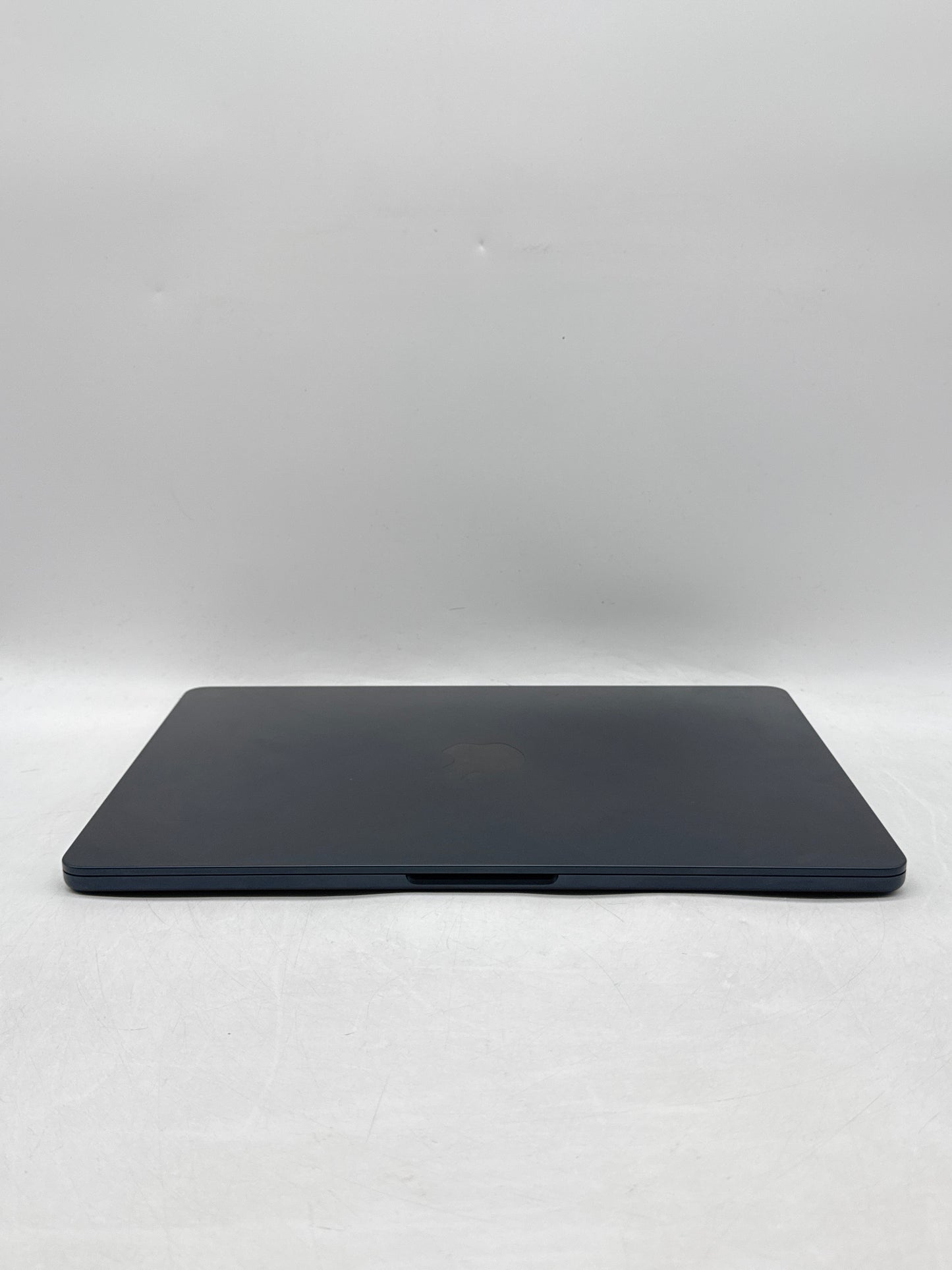 2022 Apple MacBook Air 13.6" A2681 M2 8C-CPU 8C-GPU 8GB RAM 256GB SSD 8 Cycle