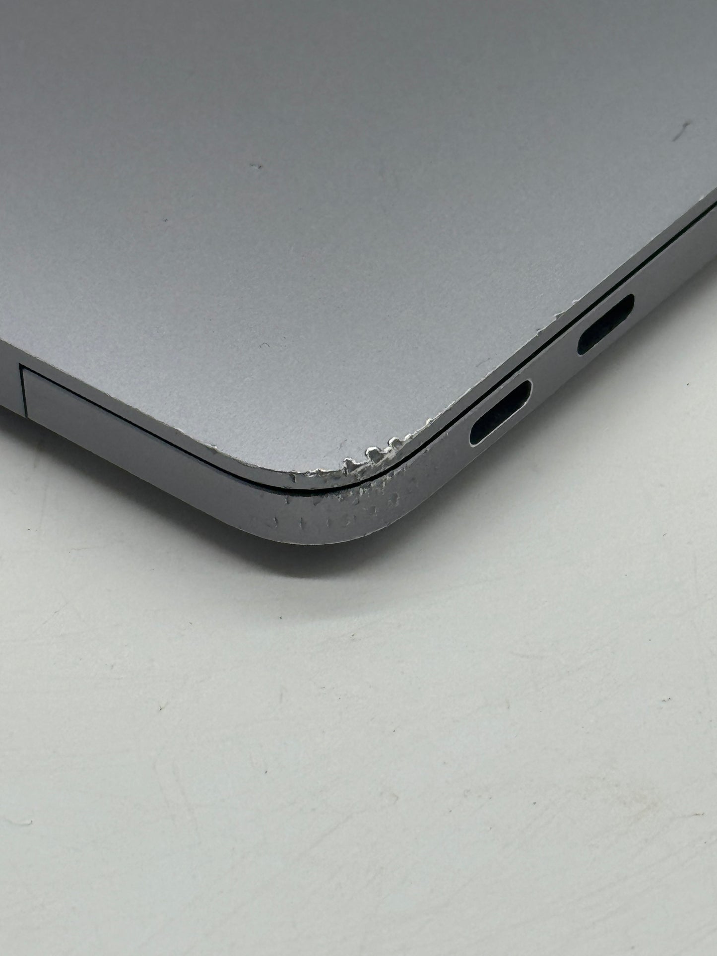 Apple MacBook Pro 13" A1708 2017 - Space Gray - 128GB, 8GB RAM