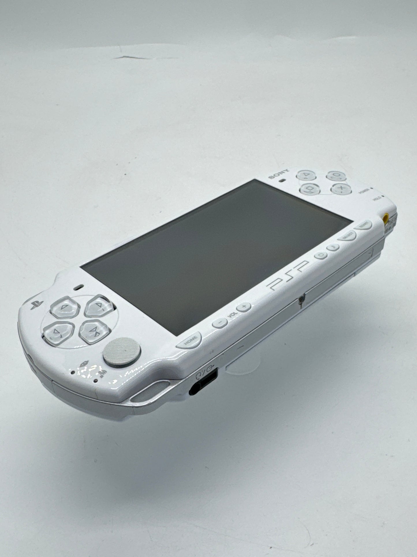 Sony PSP-2000 White Console #219 w/1200mAh Battery & No Charger