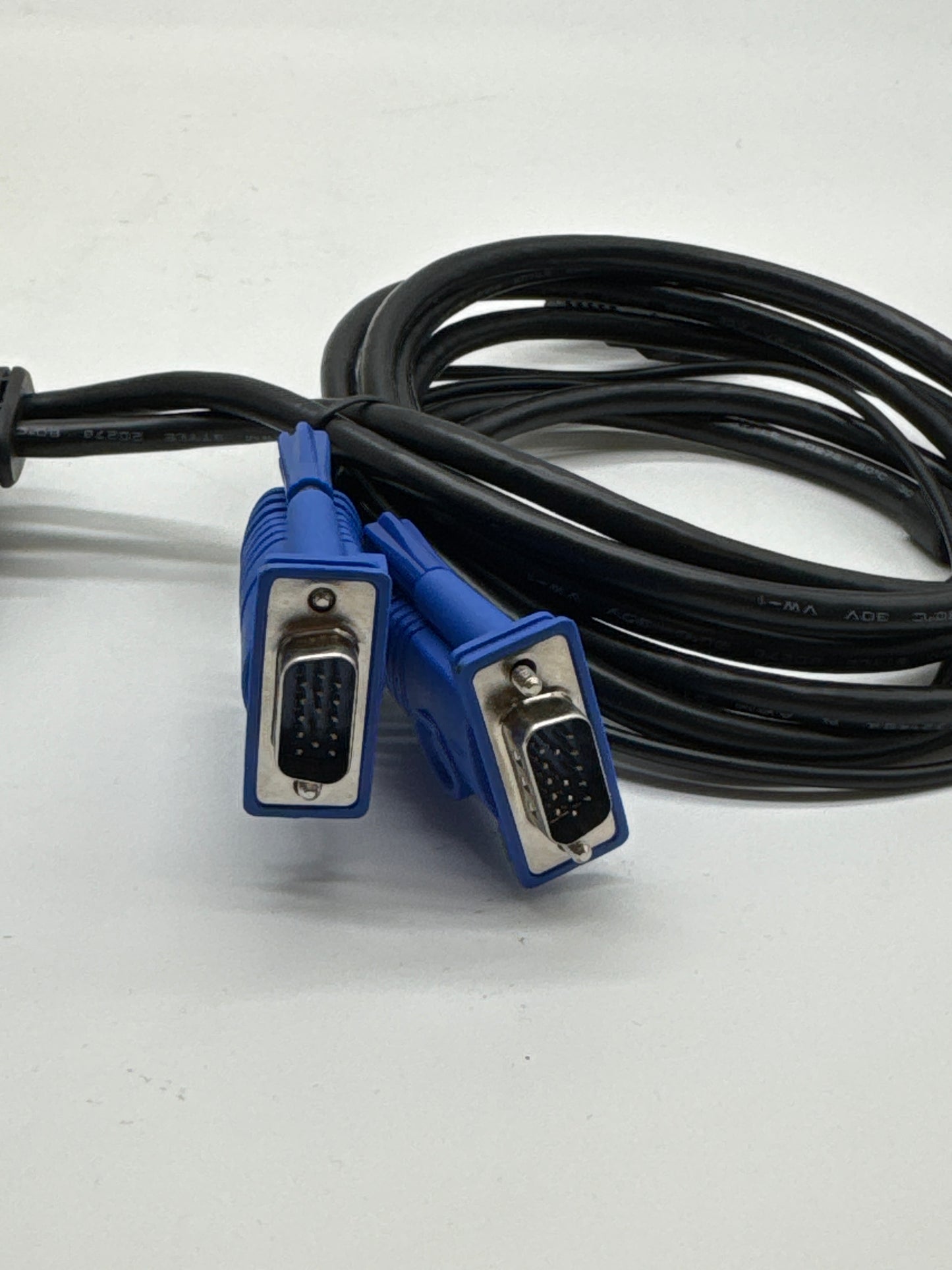 IOGEAR GCS42UW6 2-Port Compact USB VGA KVM Switch w/ Built-In Cables MAC OR PC