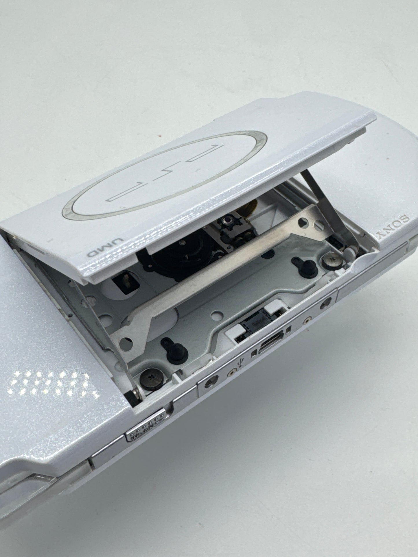 Sony PSP-3000 White Console #284 BAD DISPLAY & BAD DISC DRIVE AS IS