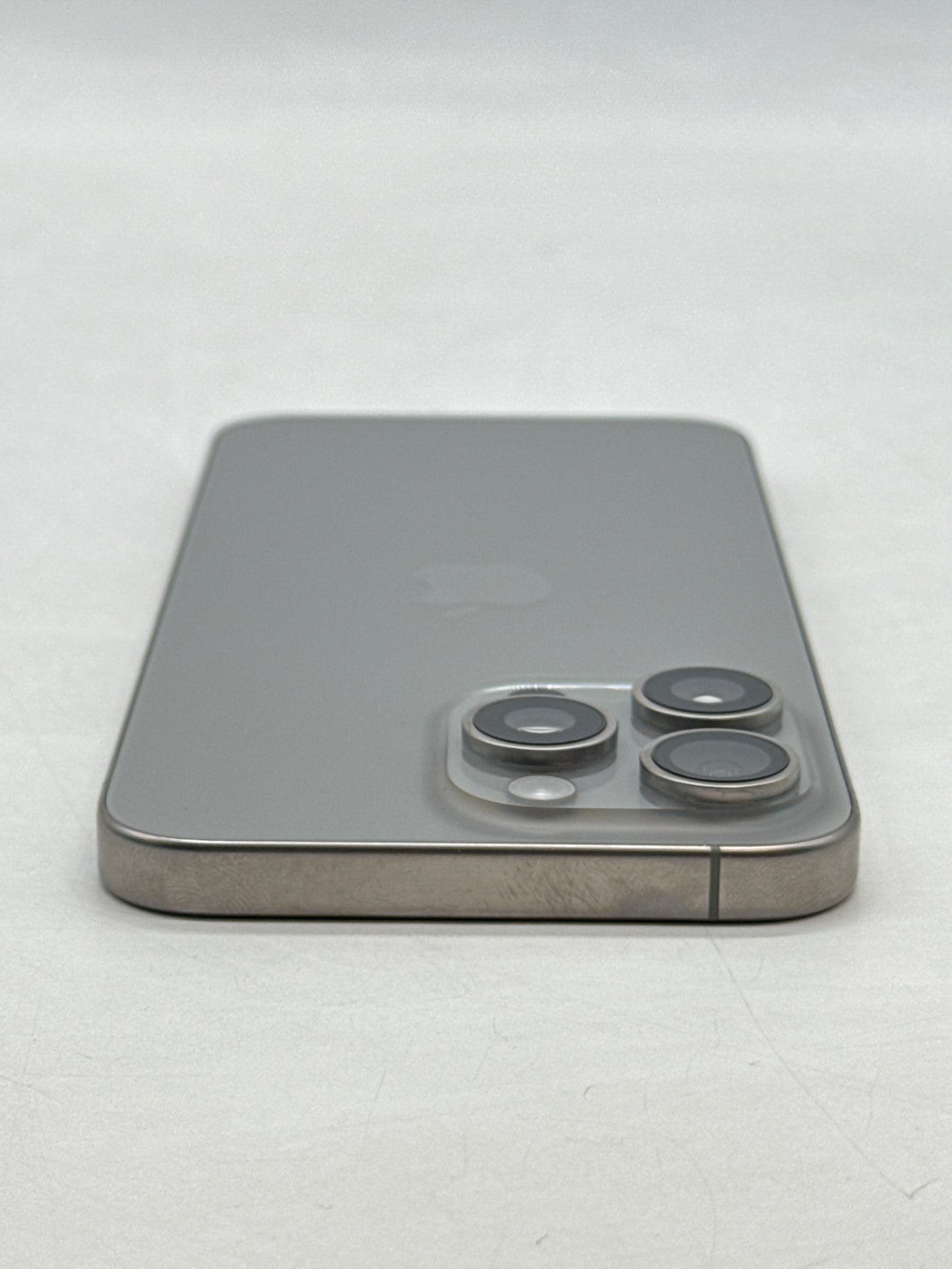 Unlocked Apple iPhone 15 Pro Max A2849 256GB Natural Titanium 87% Battery Health