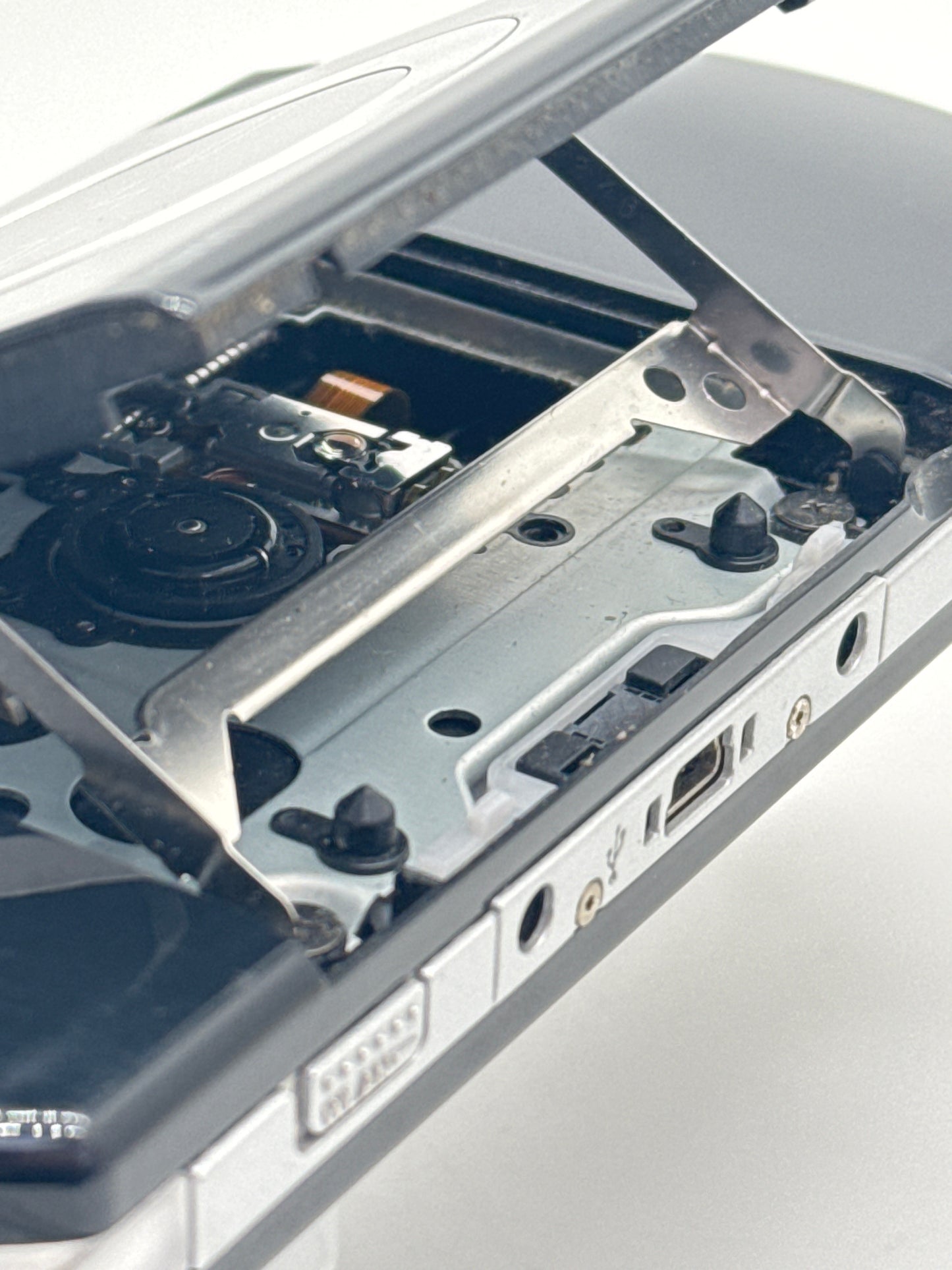 Sony PSP-2000 Piano Black Console #432 w/ 2400mAh Battery & 2GB Memory Stick