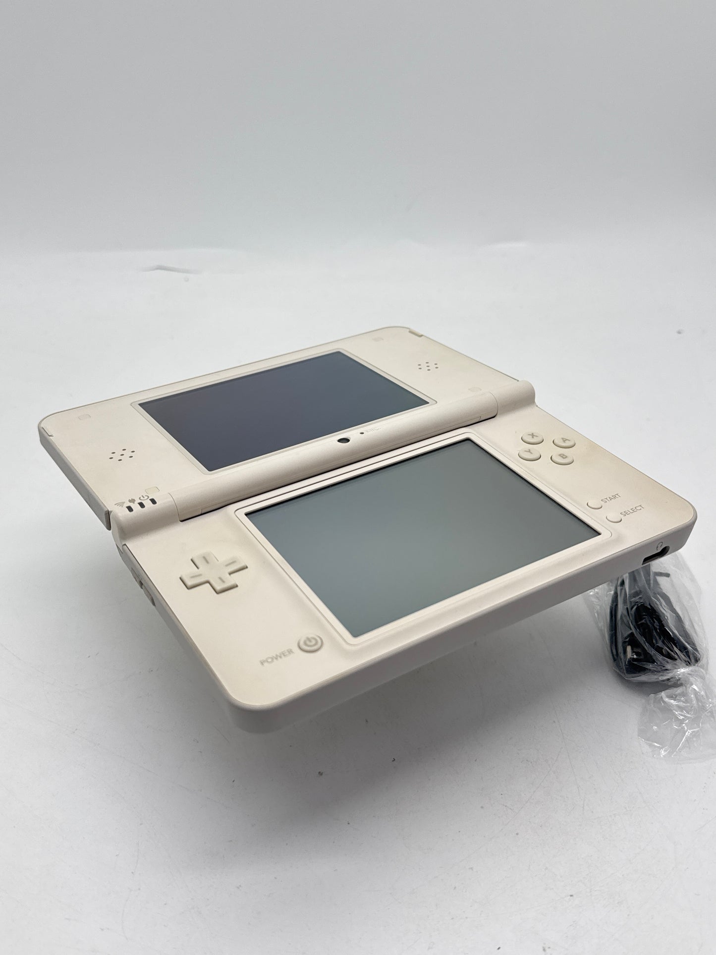 Nintendo DSi LL UTL-001(JPN) White Console #413 w/ Stylus & Charger READ AS IS
