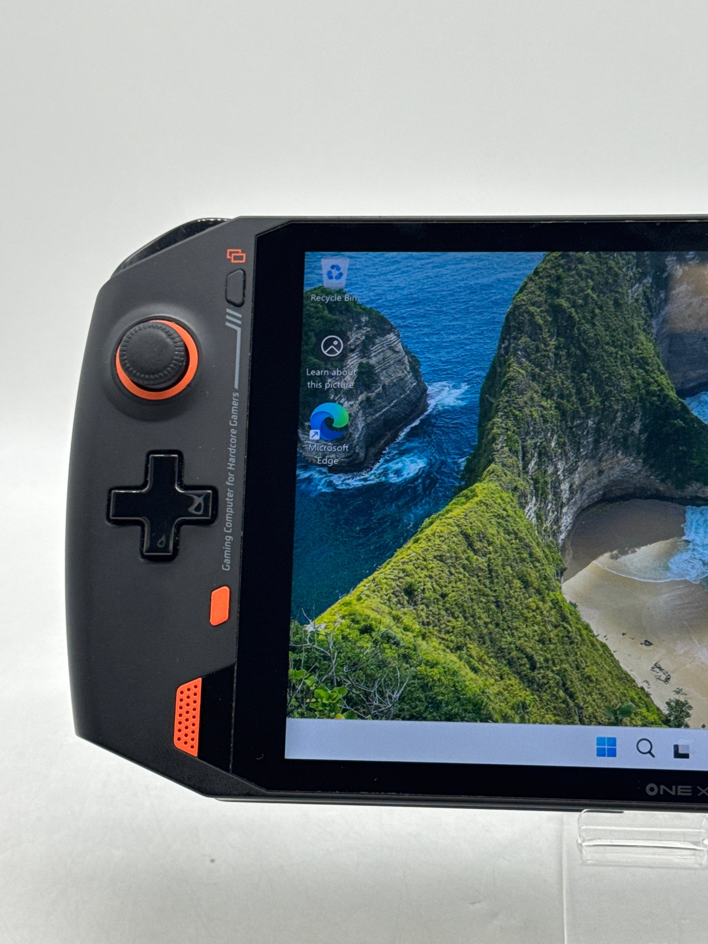 ONEXPLAYER 1S 8.4" Core i7-1195G7 2.90GHz 1TB SSD 16GB RAM Handheld Gaming PC