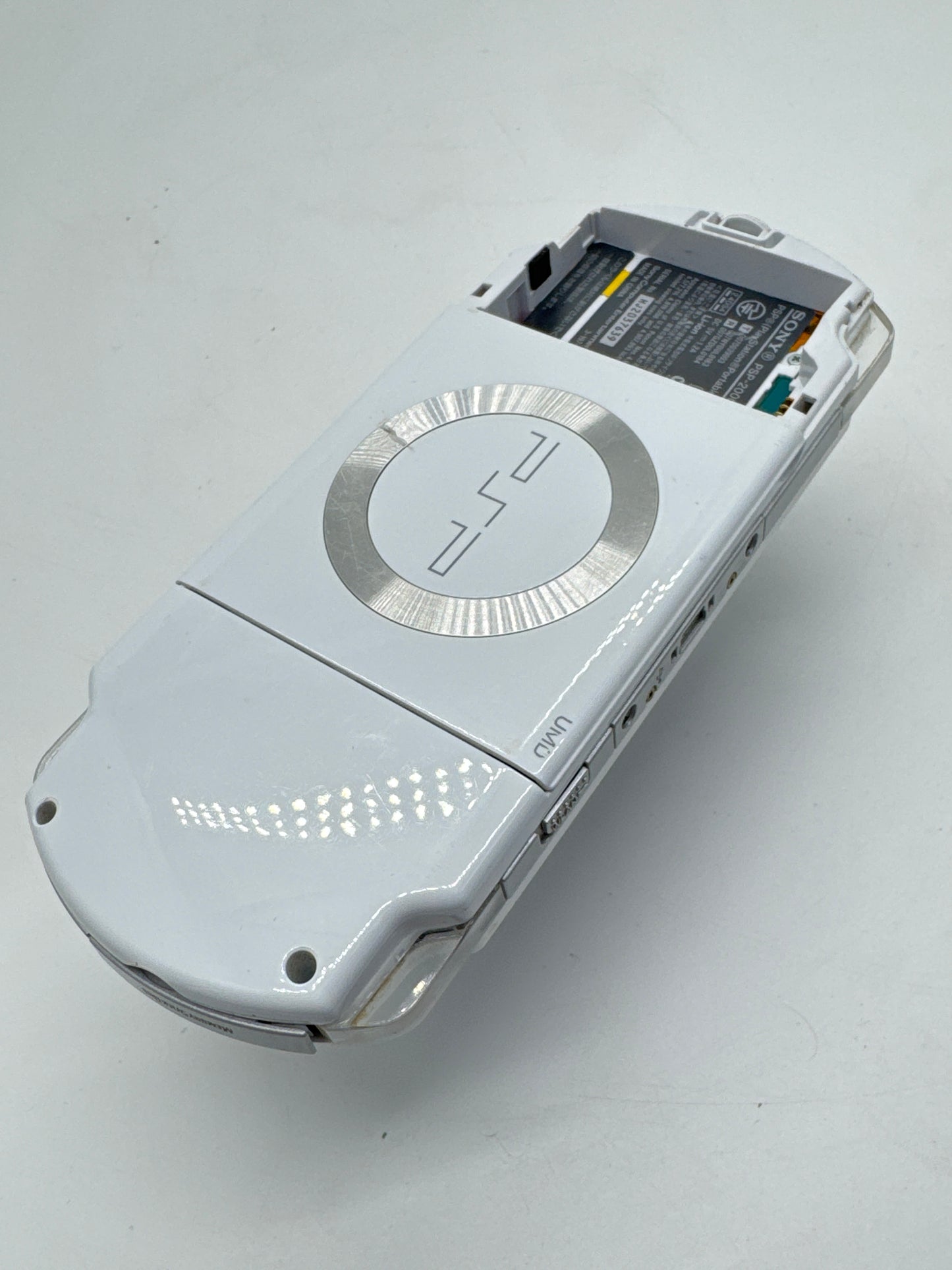 Sony PSP-2000 White Console #220 No Battery or Lid No Charger AS IS