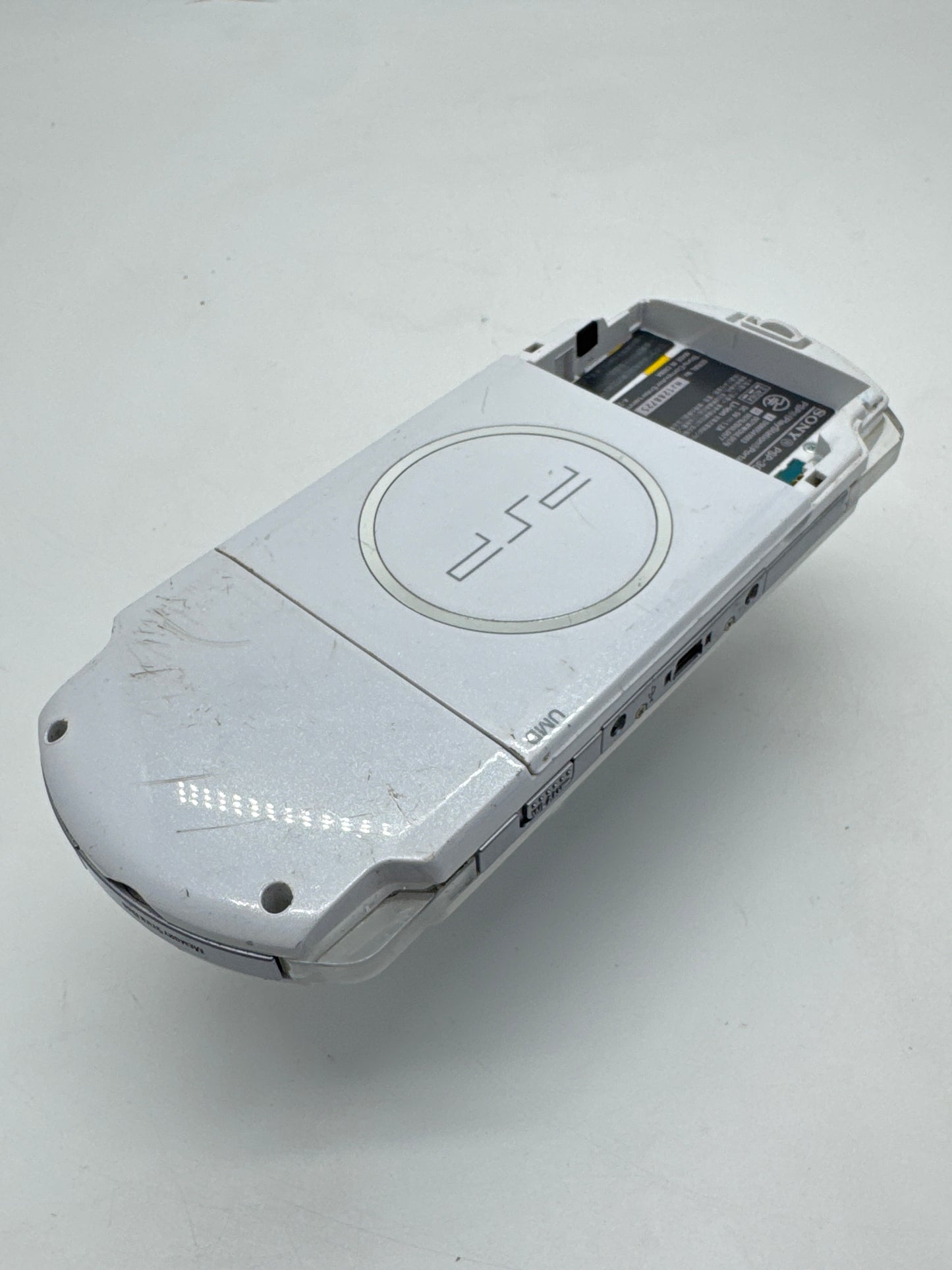 Sony PSP-3000 White Console #239 No Battery or Back Lid No Charger AS IS