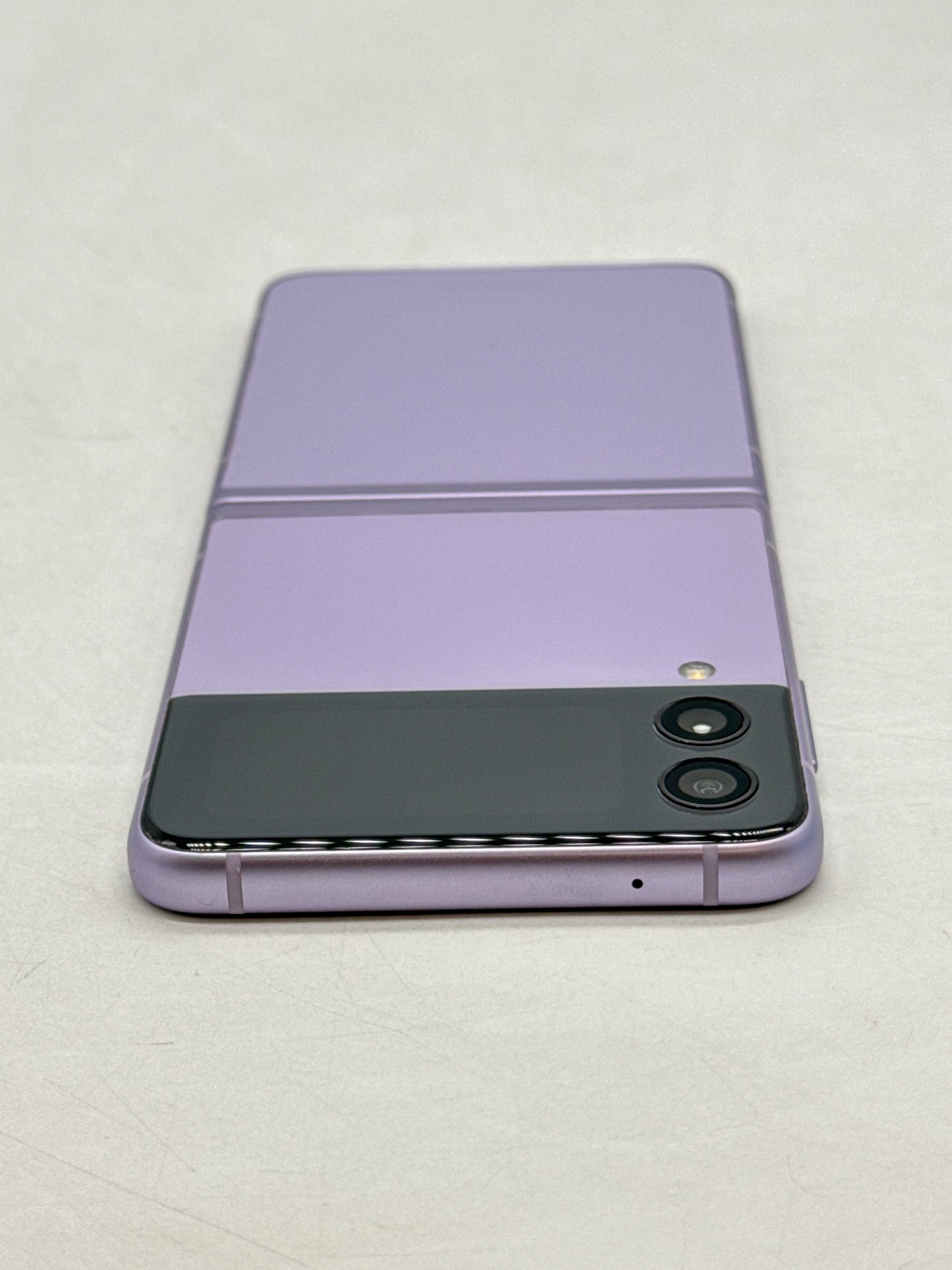 Unlocked Samsung Galaxy Z Flip3 6.7" SM-F711U 5G 128GB 8GB RAM Lavender