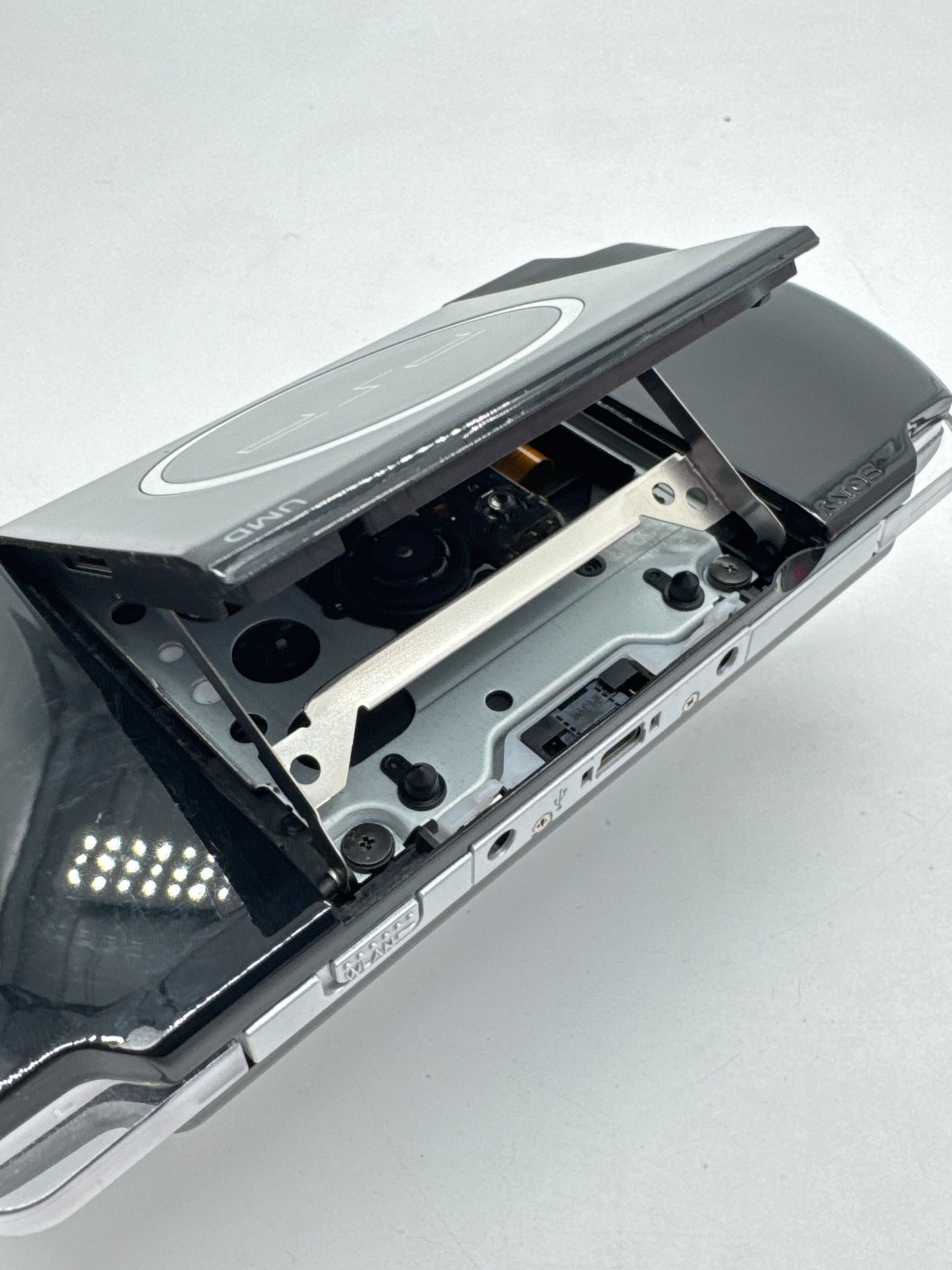 Sony PlayStation PSP-3000 Piano Black Console #380 Works Only Plugged In READ AS IS