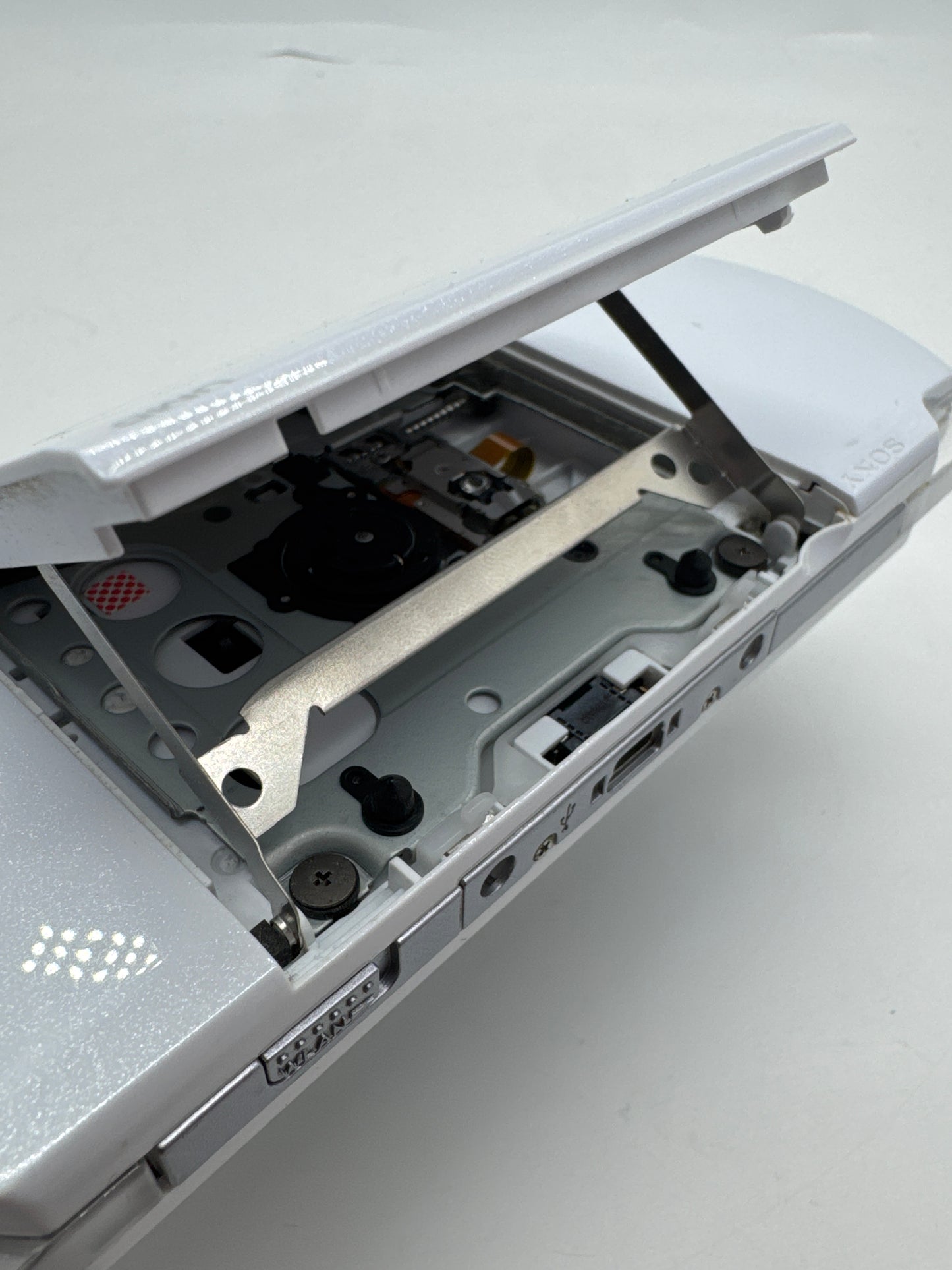 Sony PSP-3000 White Console #448 w/ 1200mAh Battery & 4GB Memory Stick