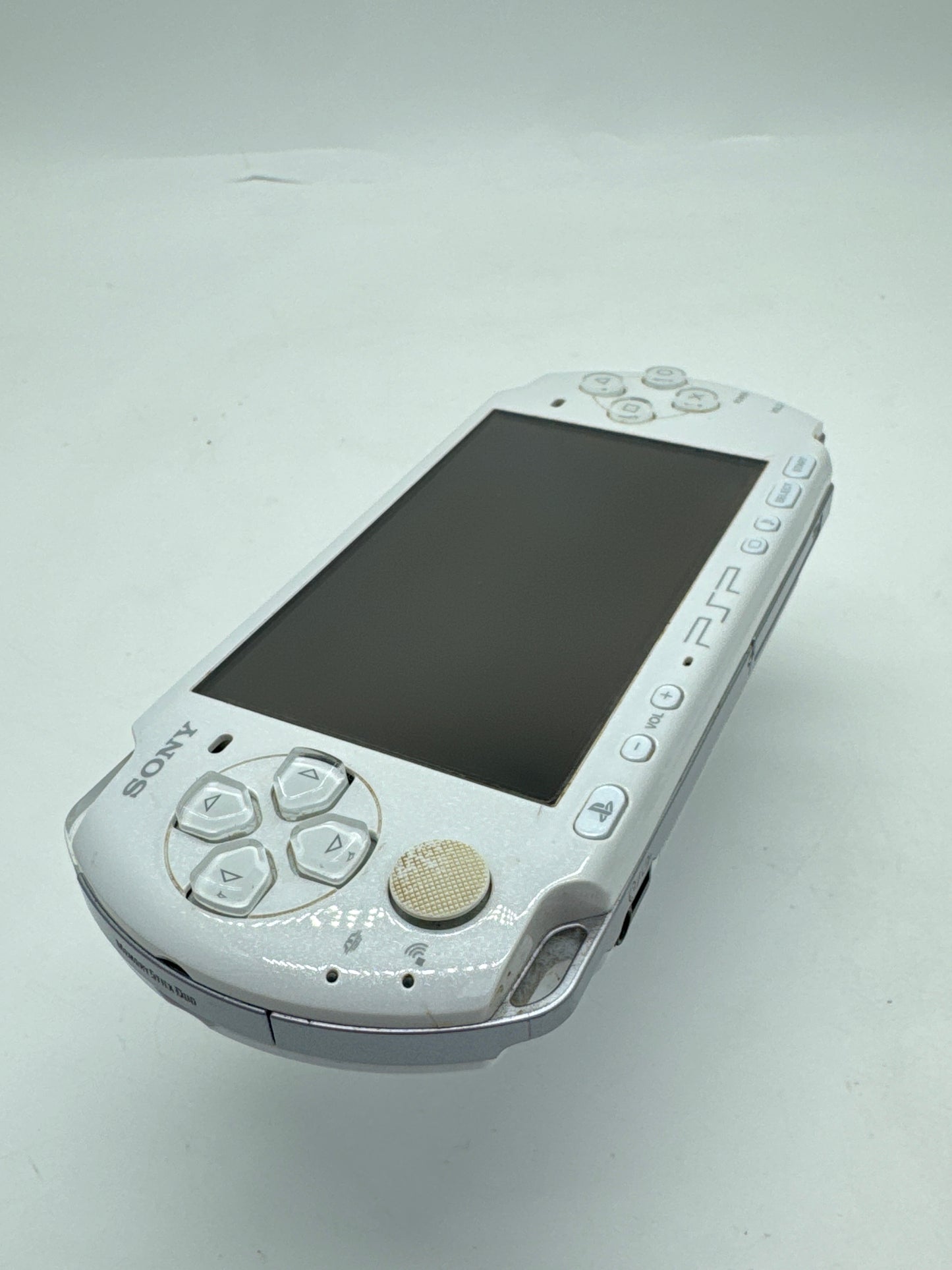 Sony PSP-3000 White Console #252 No Battery or Lid No Charger AS IS