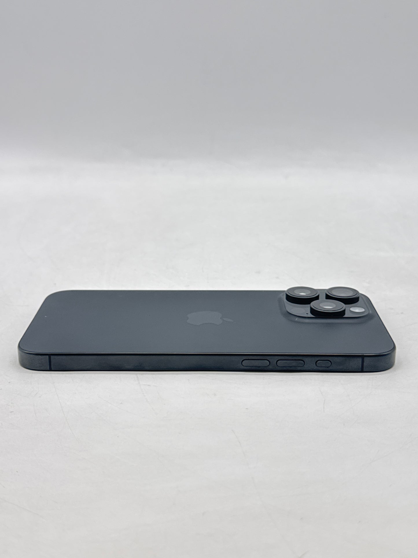 AT&T Apple iPhone 15 Pro Max A2849 256GB Black Titanium 89% Battery Health