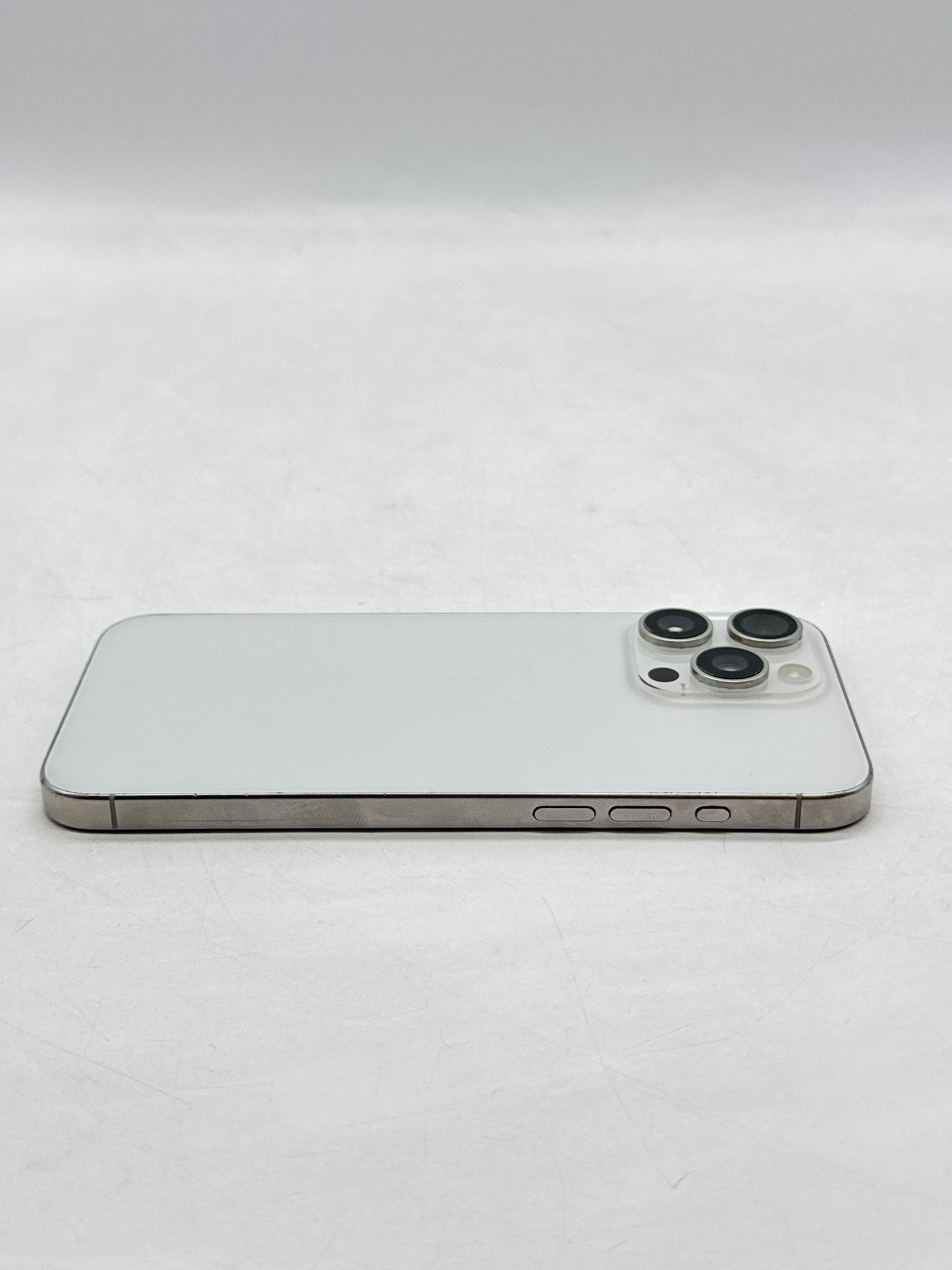 Unlocked Apple iPhone 15 Pro Max A2849 256GB White Titanium 81% Battery Health