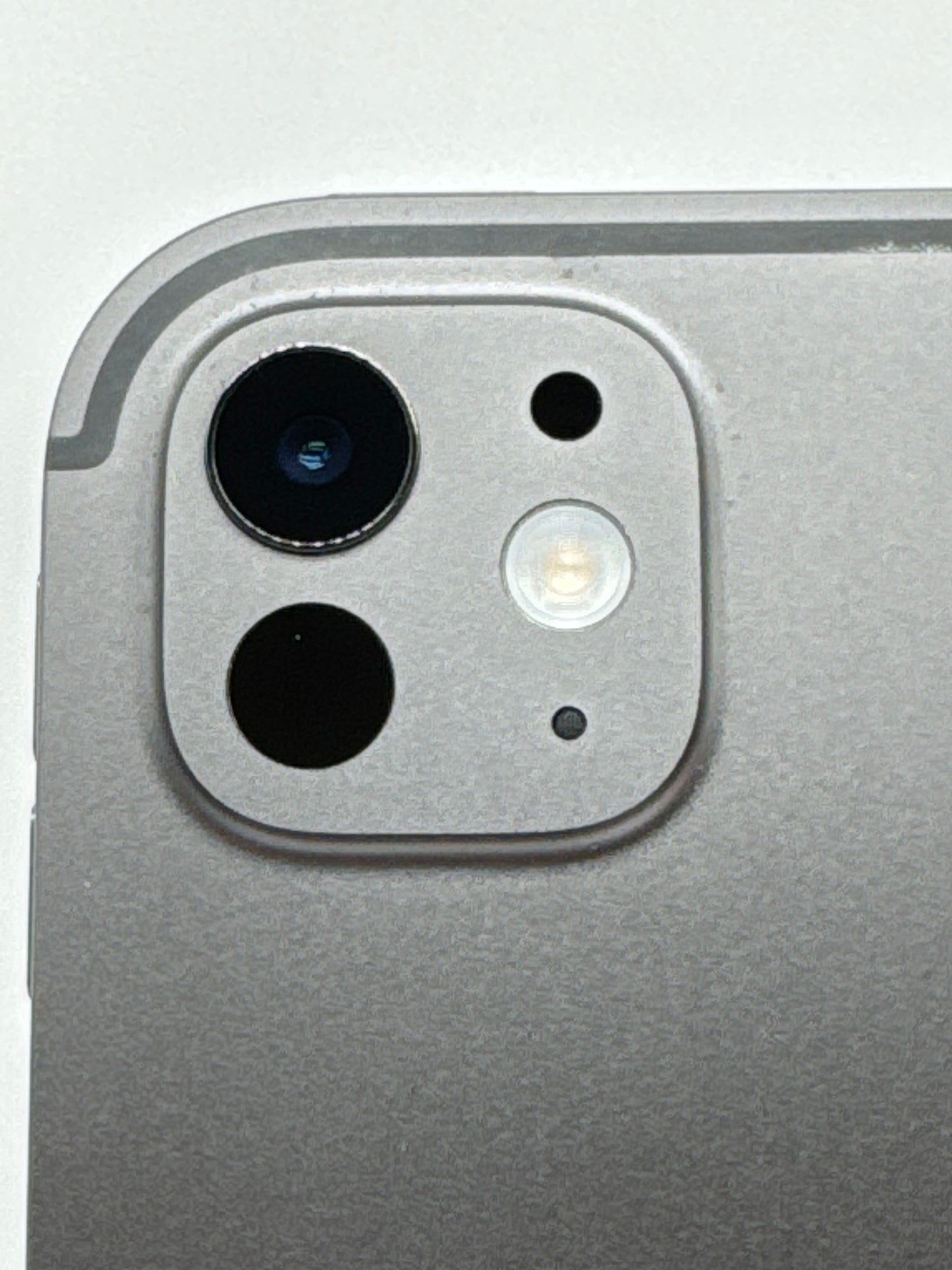 Unlocked Apple iPad Pro 7th Gen 13" A2926 M4 256GB Wi-Fi + 5G Space Black