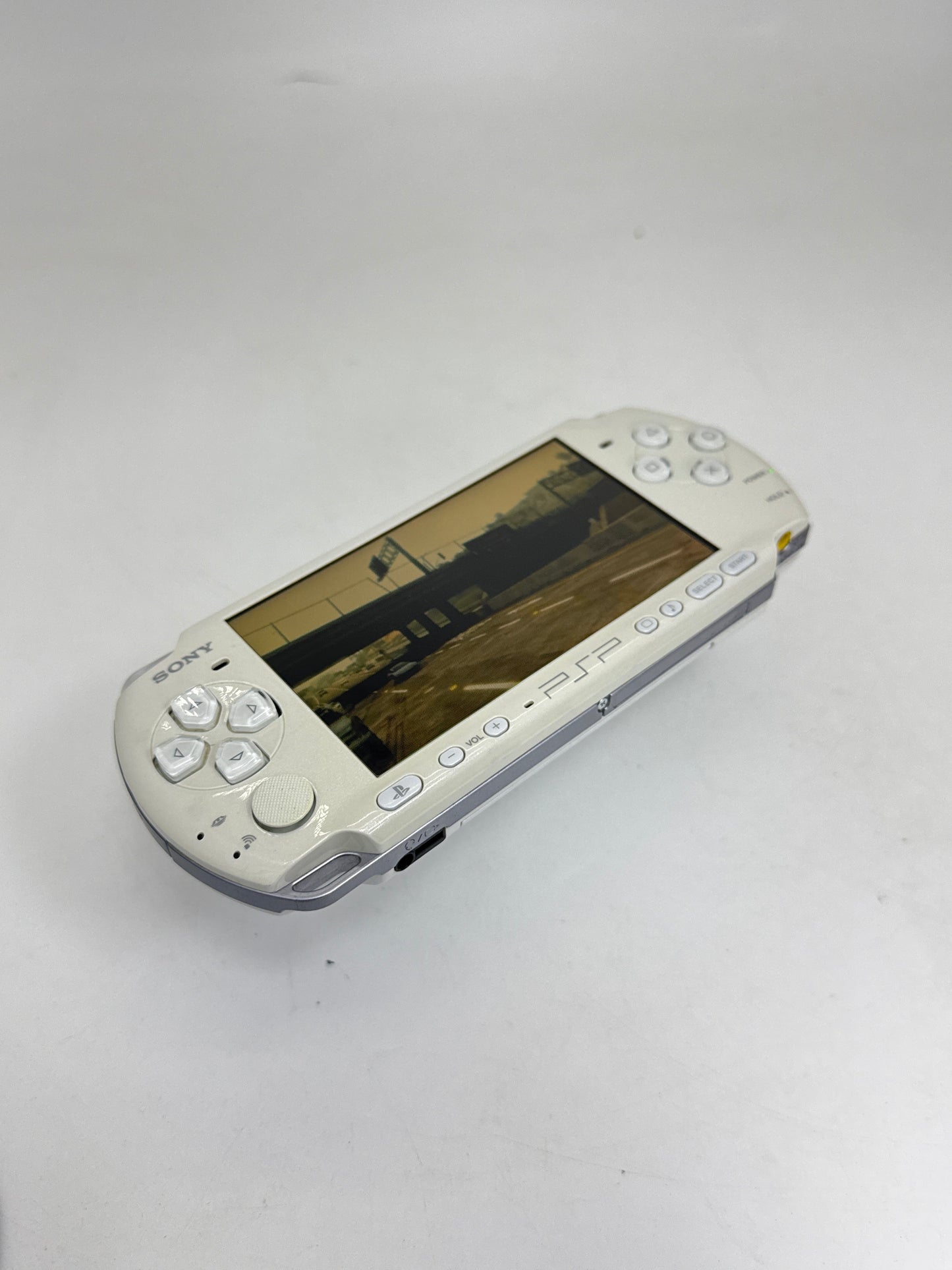 Sony PlayStation Portable PSP-3000 White Console #384 w/ OEM 1200mAh Battery