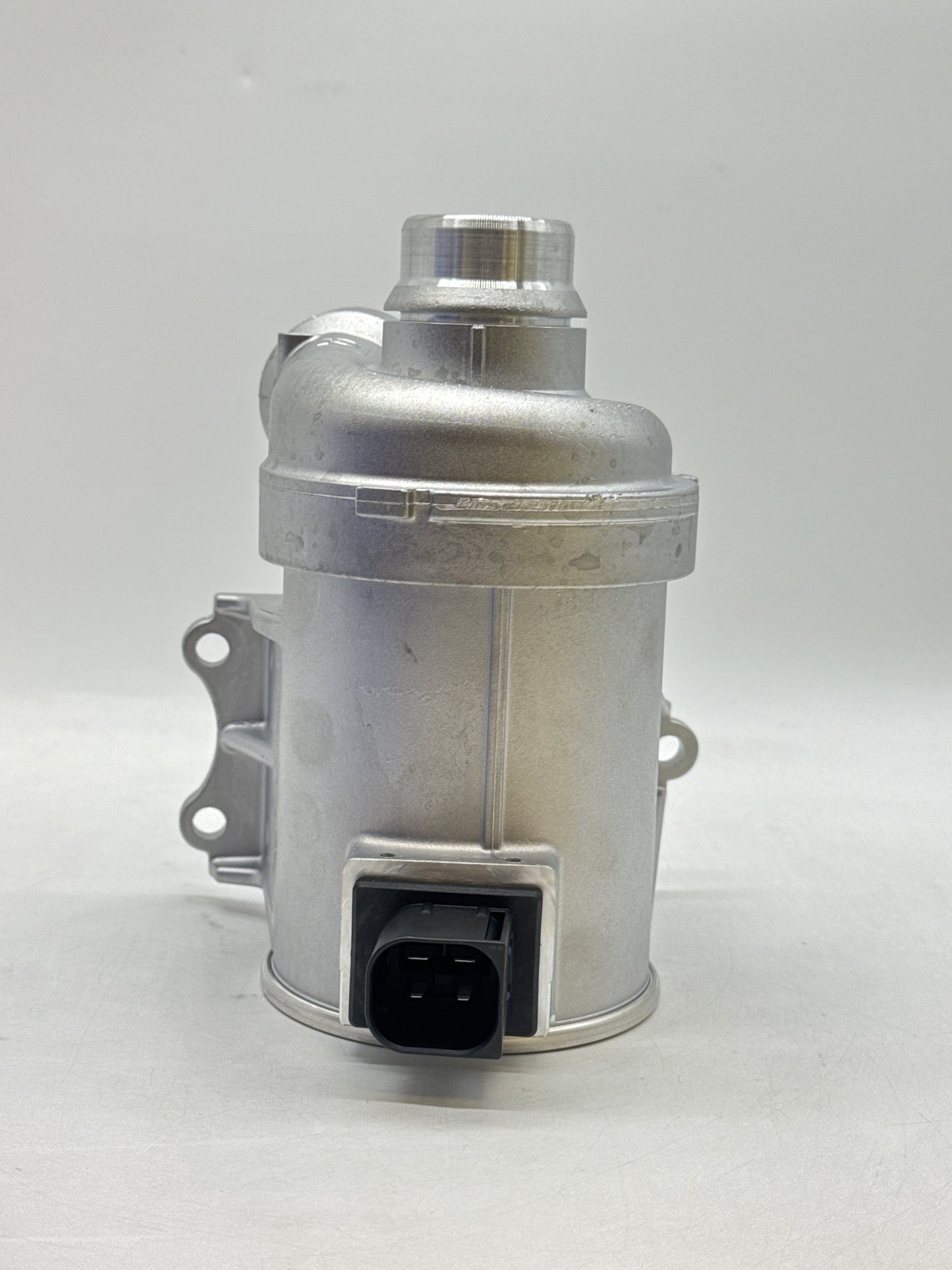 Genuine Volvo Coolant Pump Silver - 32382249 - Germany