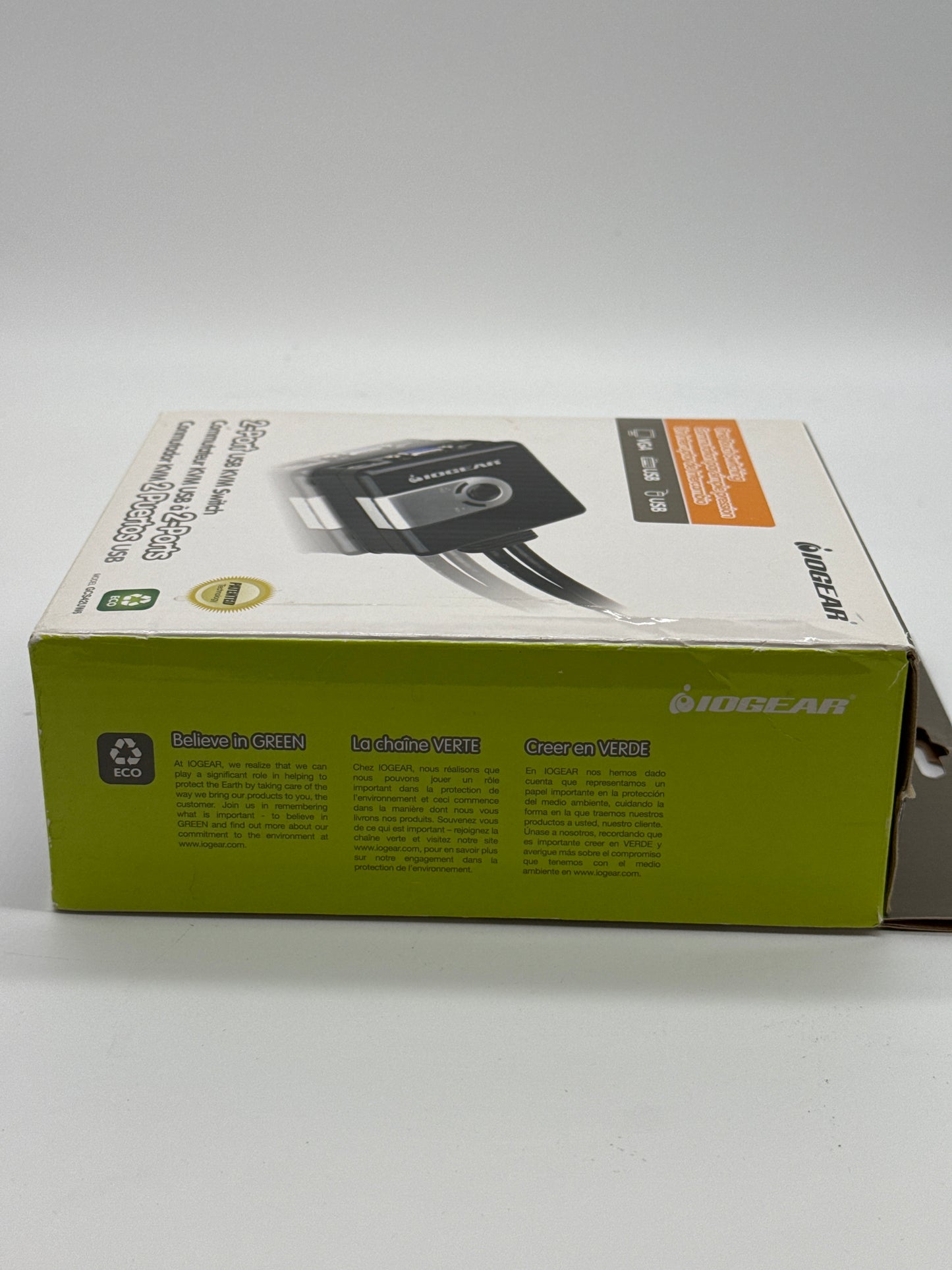 IOGEAR GCS42UW6 2-Port Compact USB VGA KVM Switch w/ Built-In Cables MAC OR PC