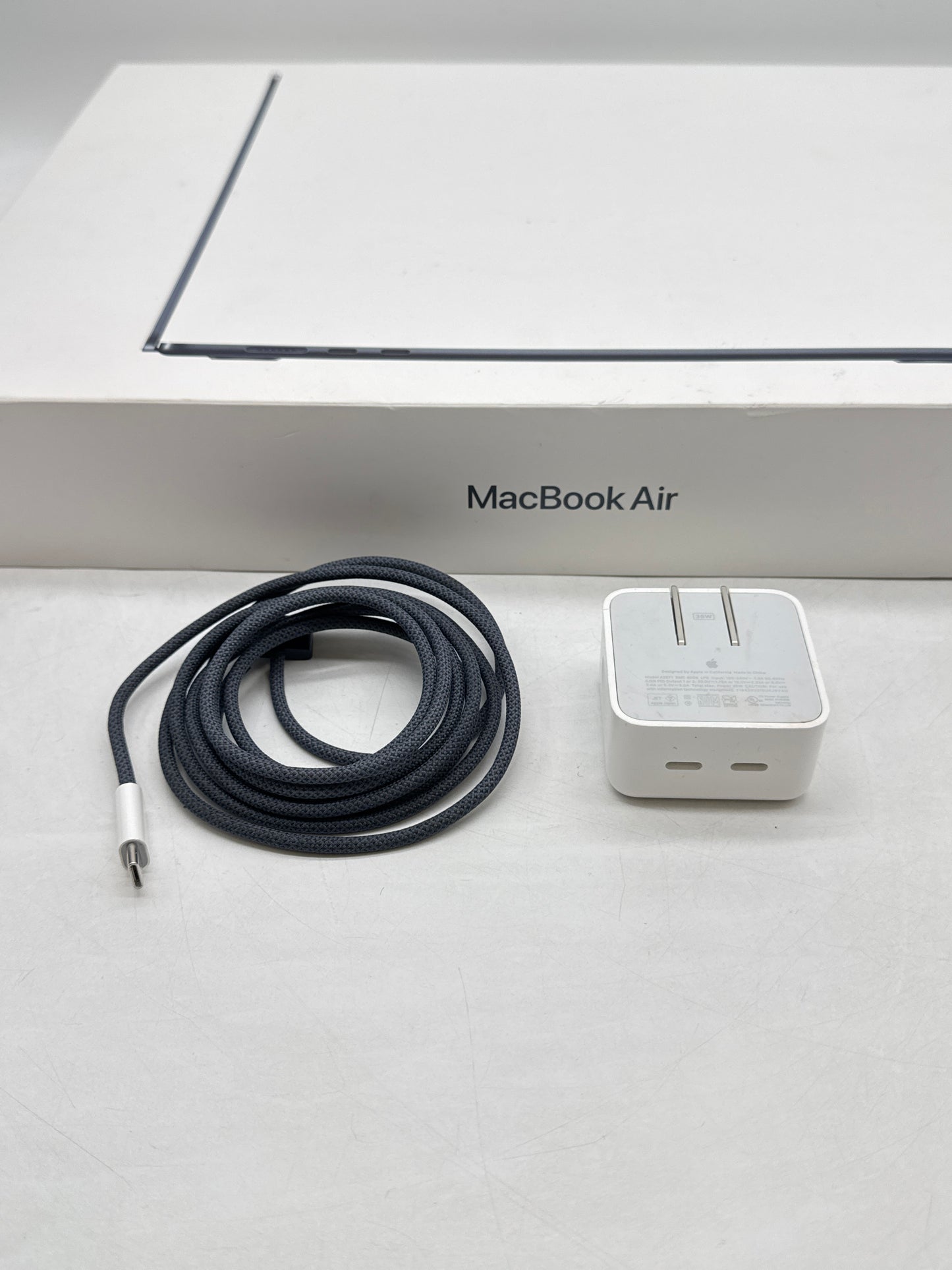 2024 Apple MacBook Air 15.3" A3114 M3 8C-CPU 10C-GPU 8GB RAM 256 SSD Midnight