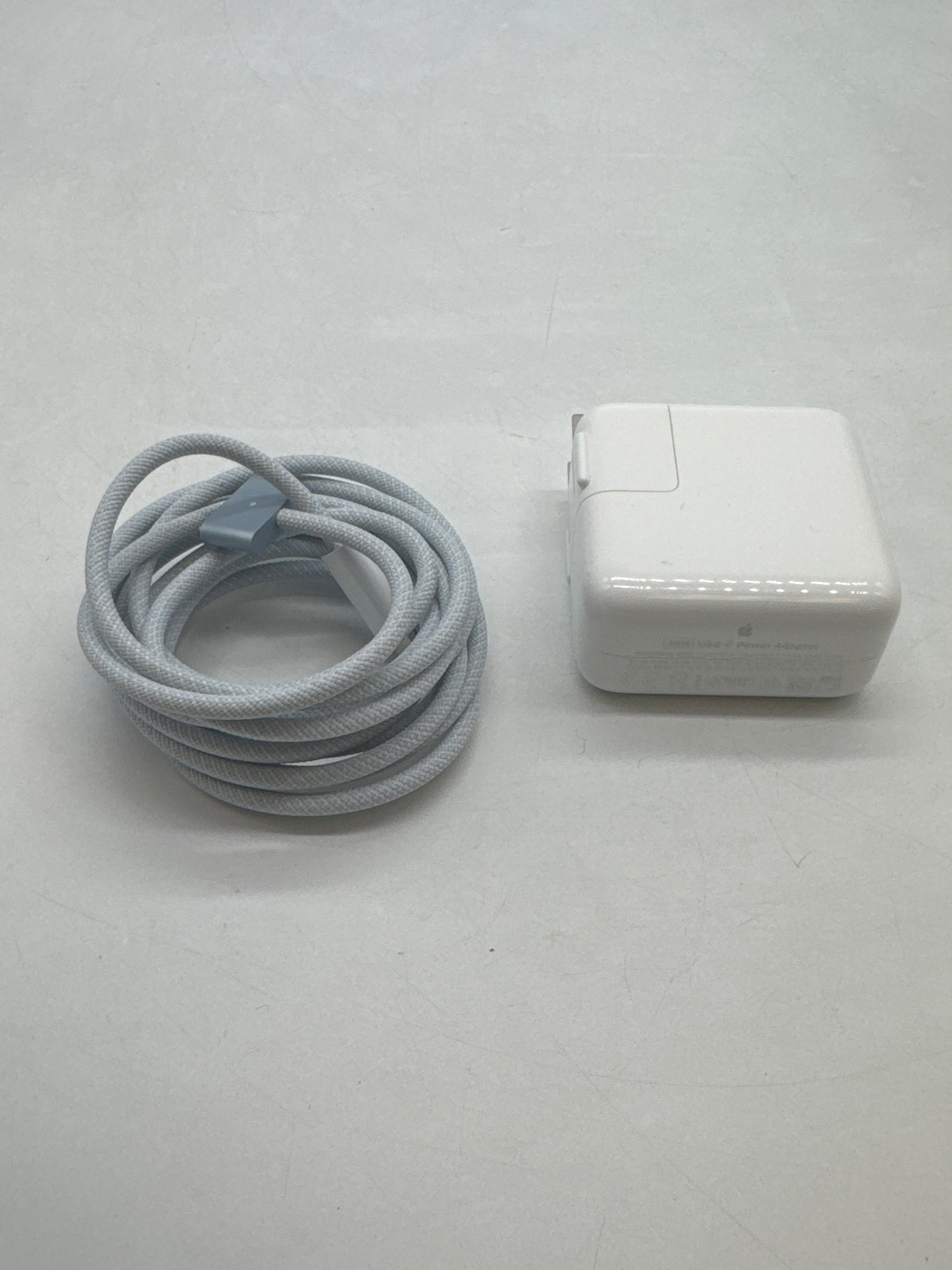 2025 Apple MacBook Air 13.6" A3240 M4 10C-CPU 8C-GPU 16GB RAM 256GB SSD 2 Cycle