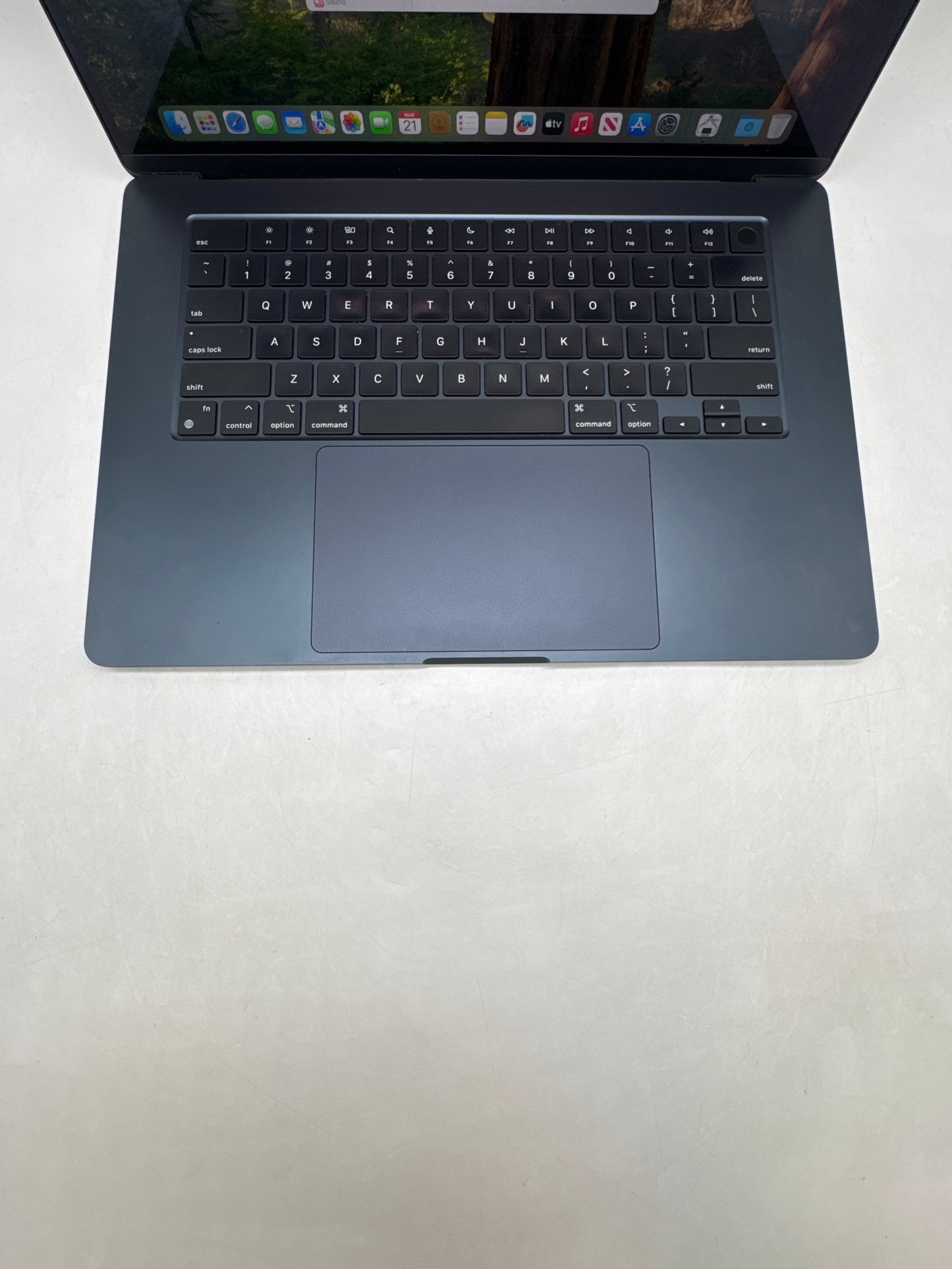 2024 Apple MacBook Air 15.3" A3114 M3 8C-CPU 10C-GPU 512GB SSD 8GB RAM