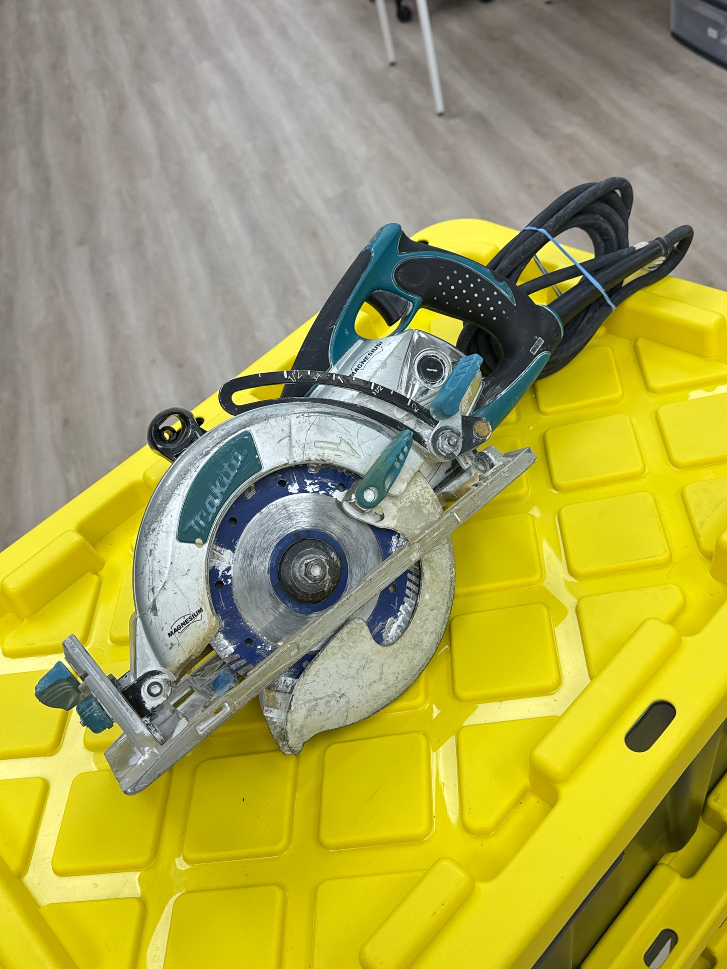 Makita 5377MG 7-1/4” Hypoid Circular Saw – Magnesium Housing – Heavy Duty