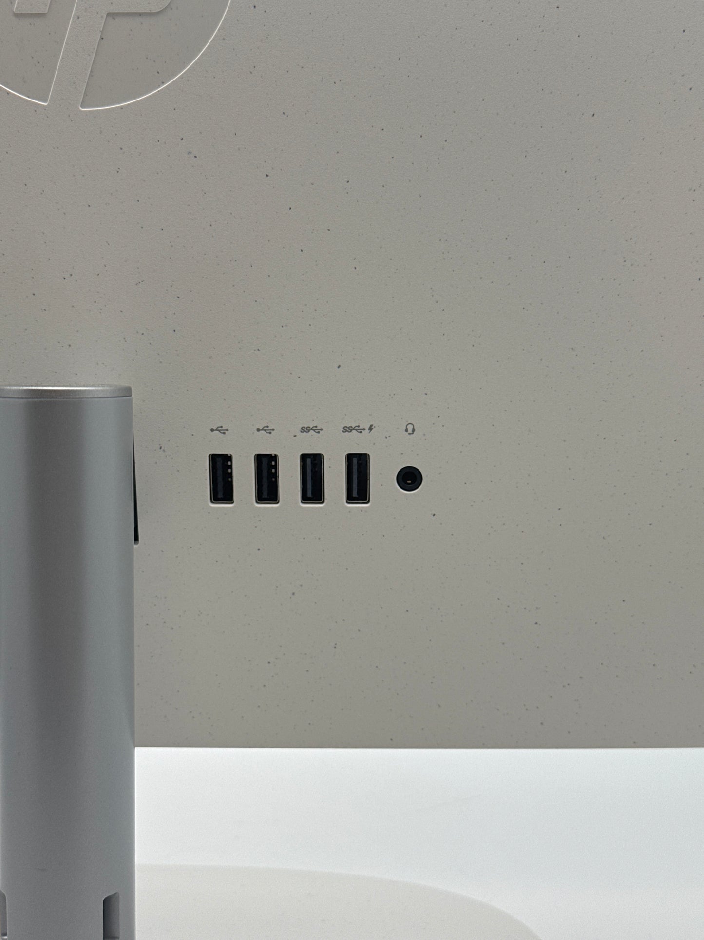 HP All-in-One Desktop 7H0U0AA – 23.8" FHD, 8GB RAM, 256GB - Used