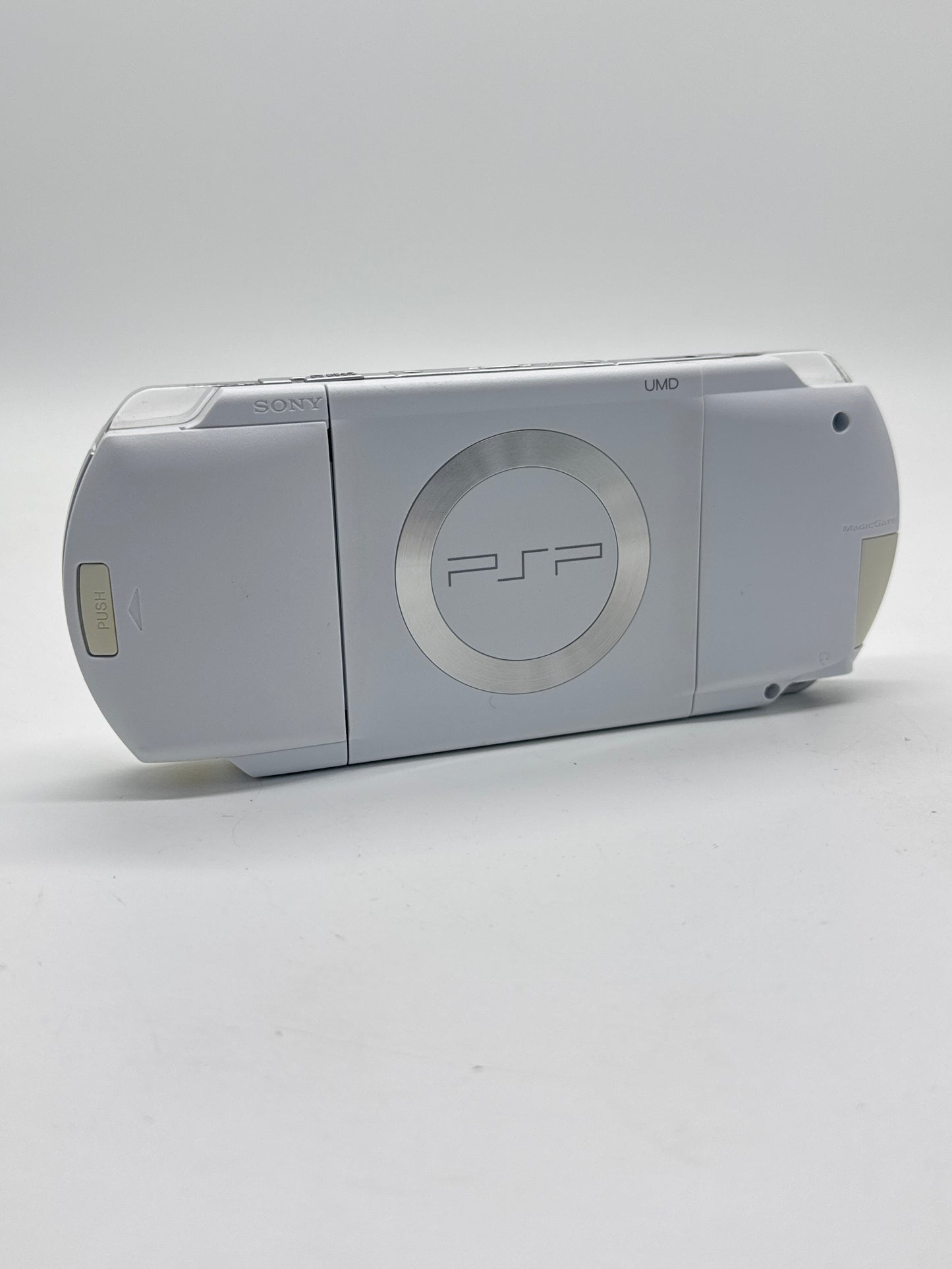 Sony PSP-1000 White Console #97 w/3600mAh Battery & No Charger Noisy Disc Drive