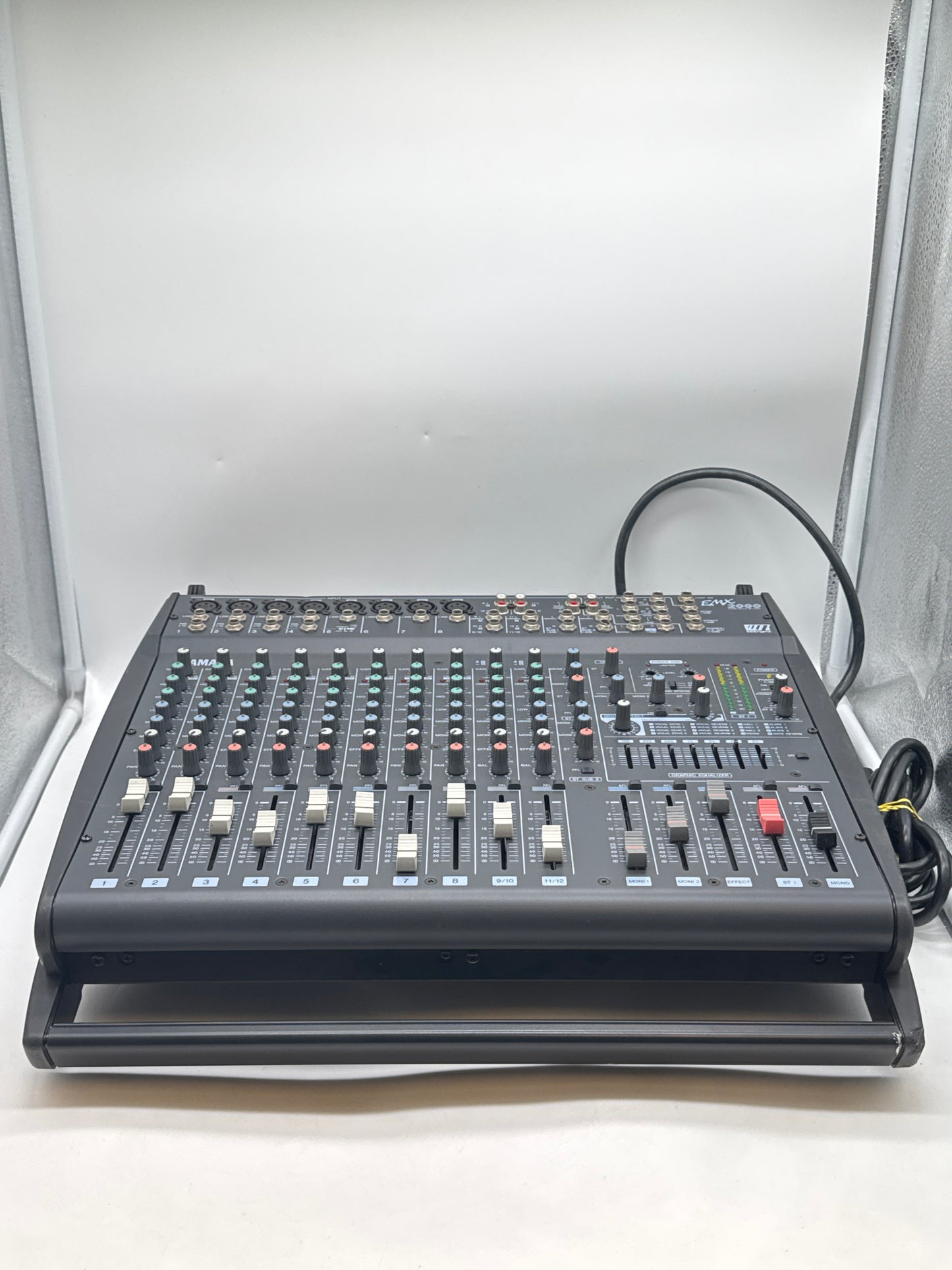 Yamaha EMX2000 12 Channel Powered Mixer
