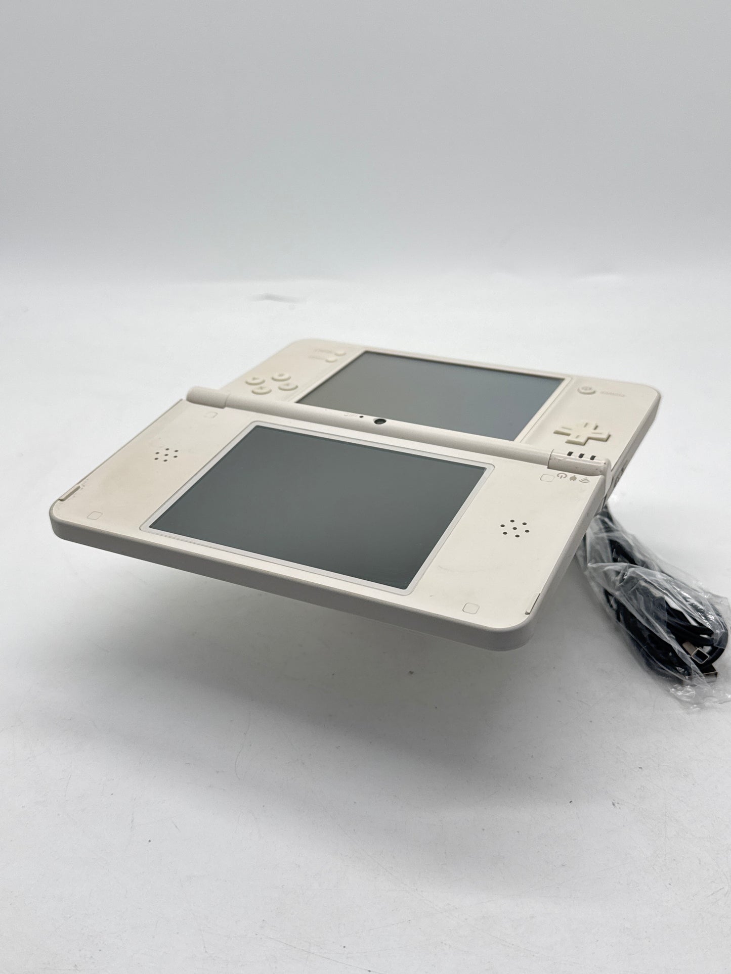 Nintendo DSi LL UTL-001(JPN) White Console #414 w/ Stylus & Charger