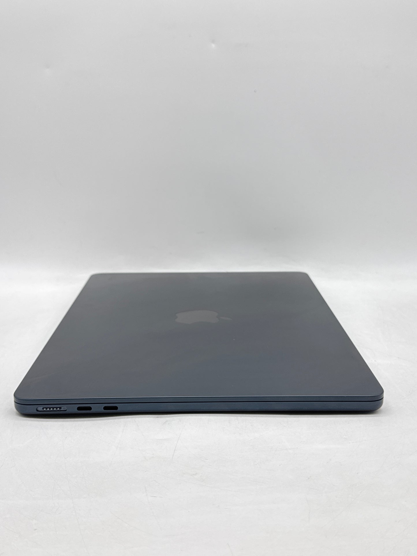 2022 Apple MacBook Air 13.6" A2681 M2 8C-CPU 8C-GPU 8GB RAM 256GB SSD 8 Cycle