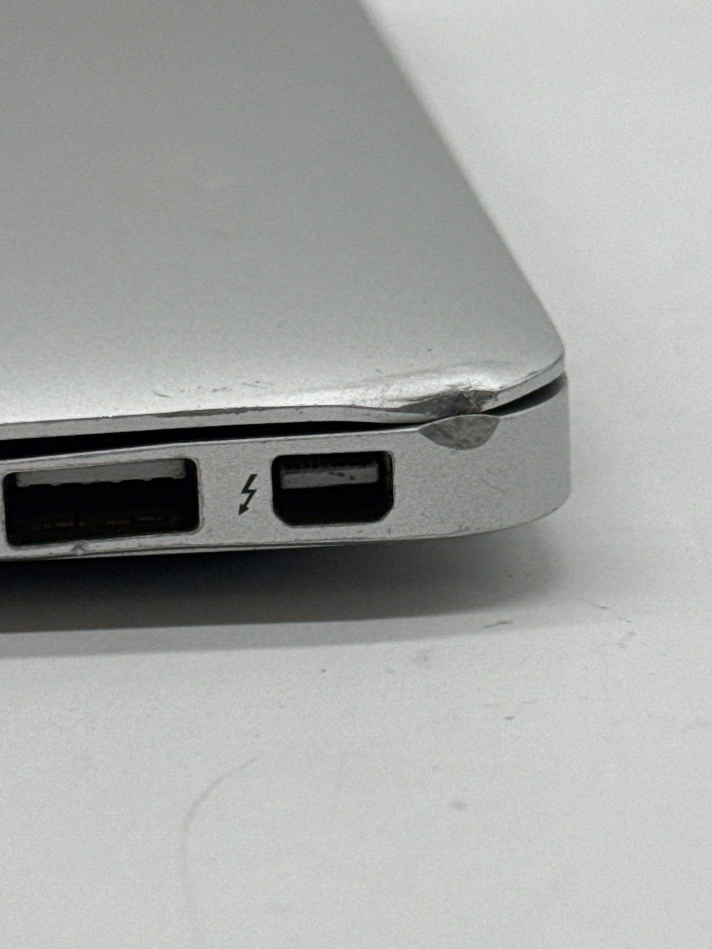 2015 Apple MacBook Air 11.6" A1465 Intel Core i5 4GB RAM 128GB Silver  !READ