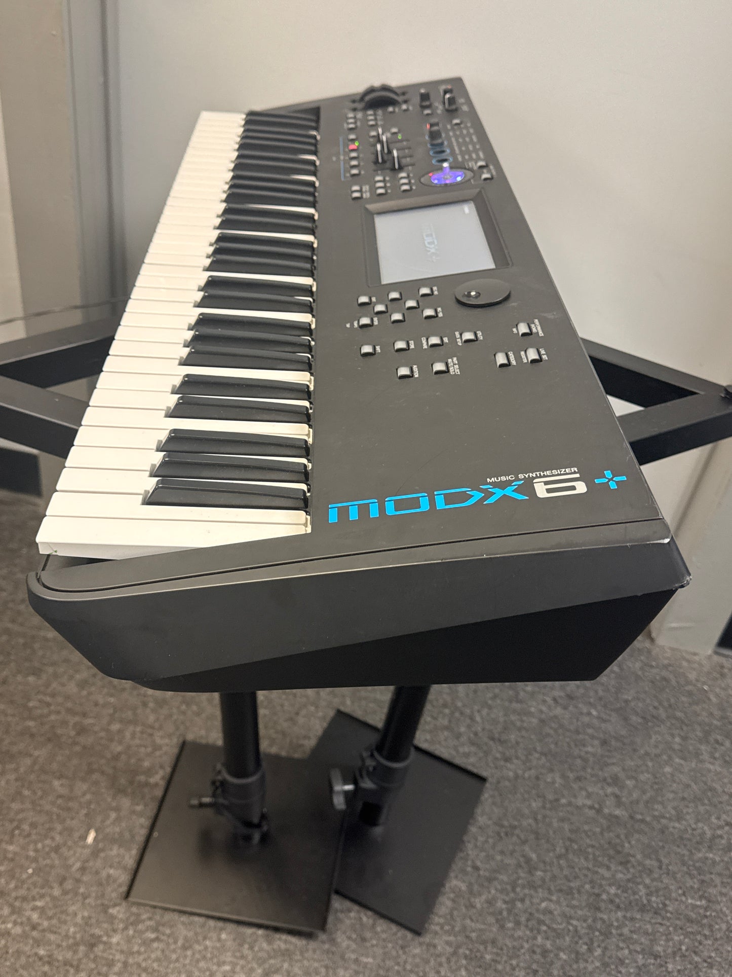 Yamaha MODX6+ 61 Semi-weighted Key Synthesizer w/ power supply